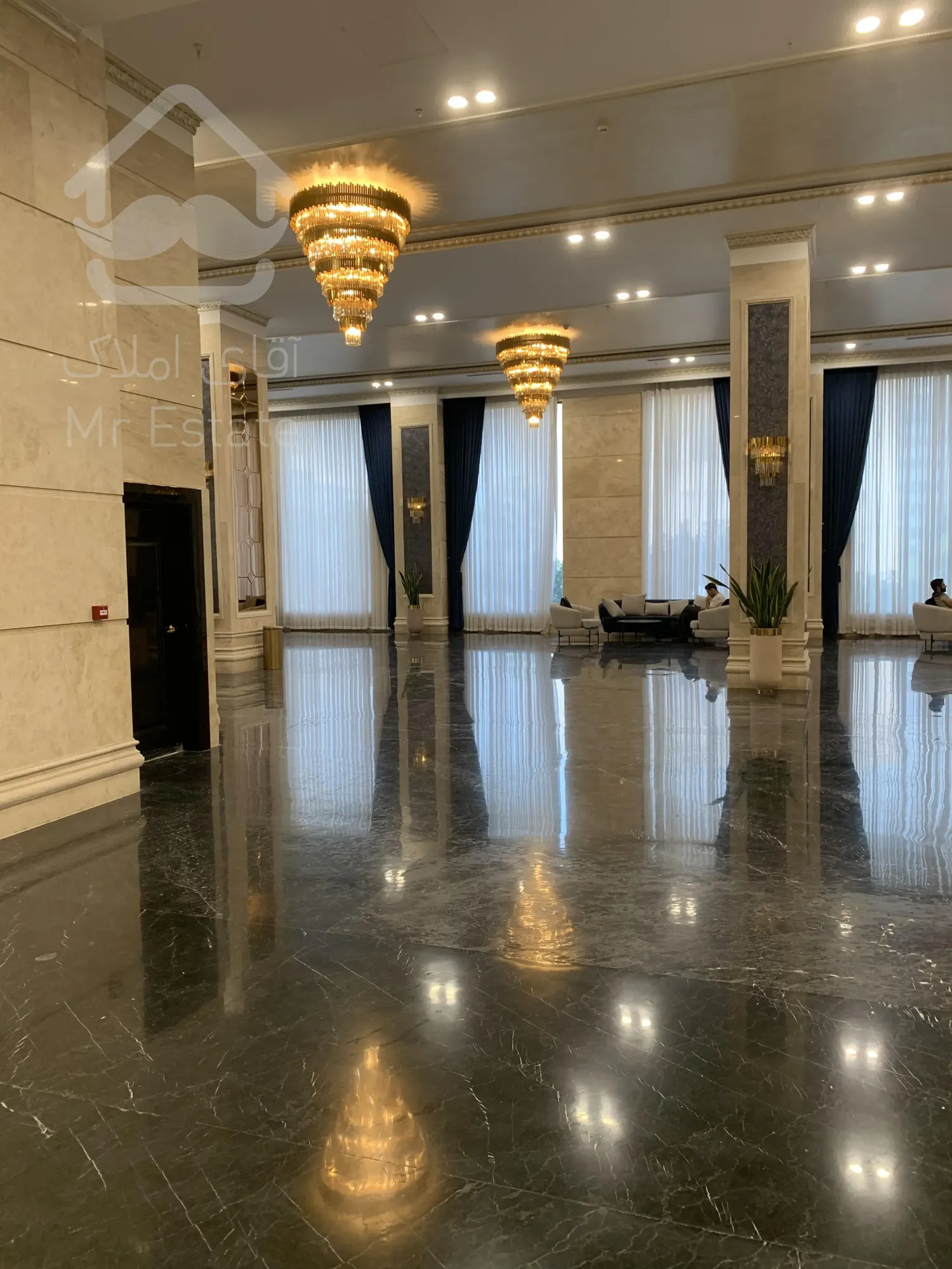 پیش فروش واحد تجاری 44 متری در برج تجاری اداری رونیکا پالاس پونک