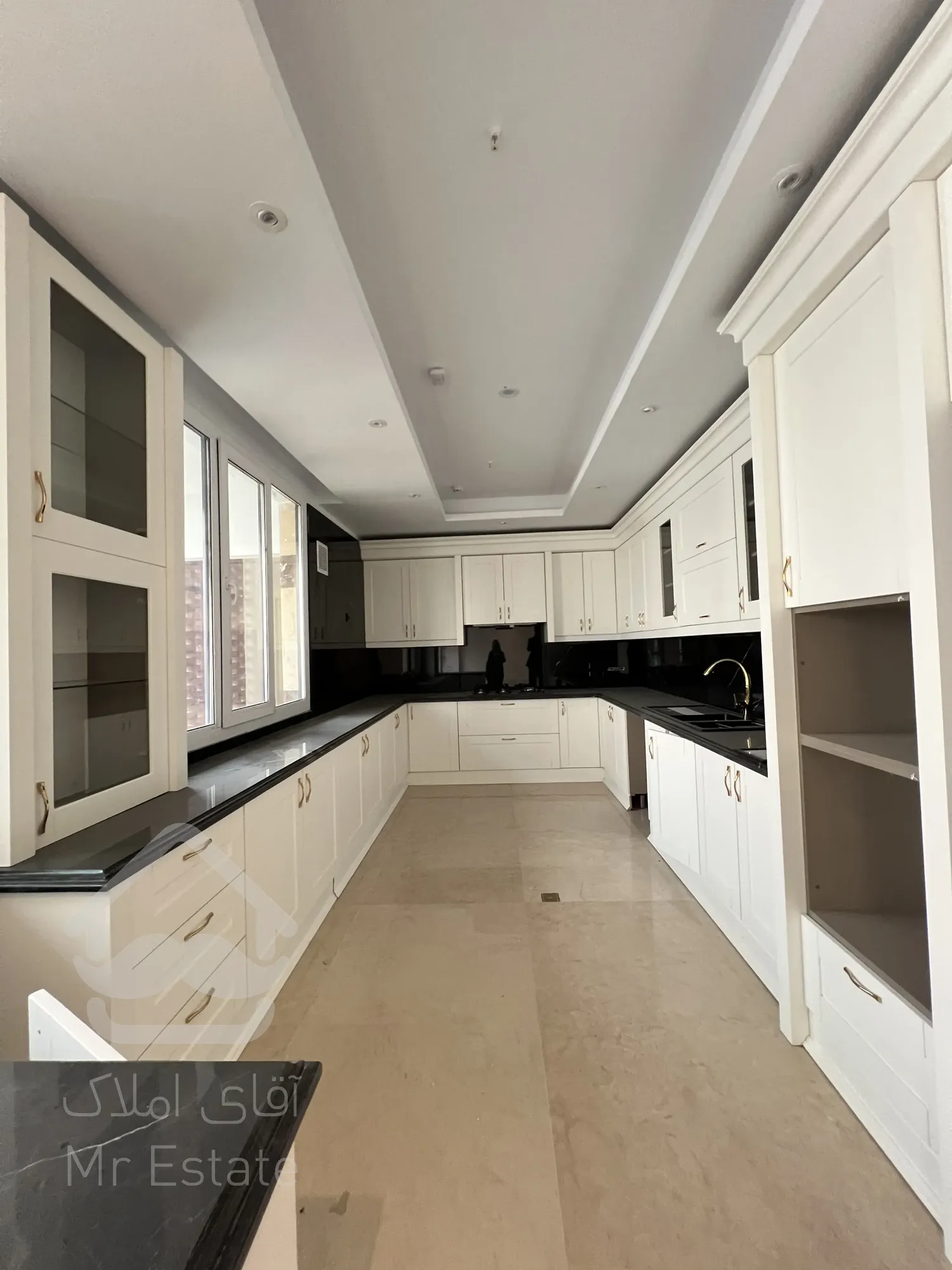 280 متر/نیاوران/کلید نخورده/فول