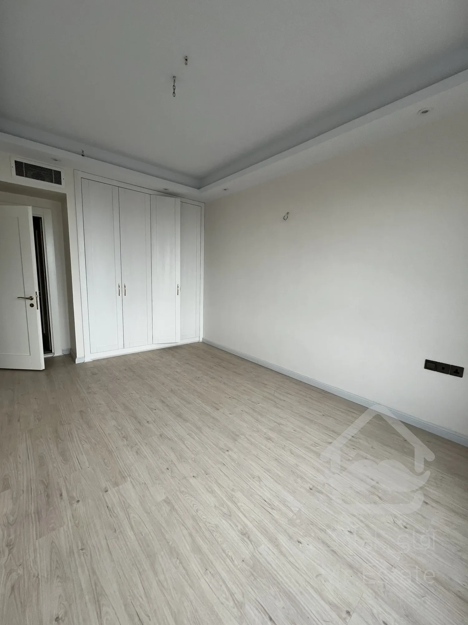 280 متر/نیاوران/کلید نخورده/فول