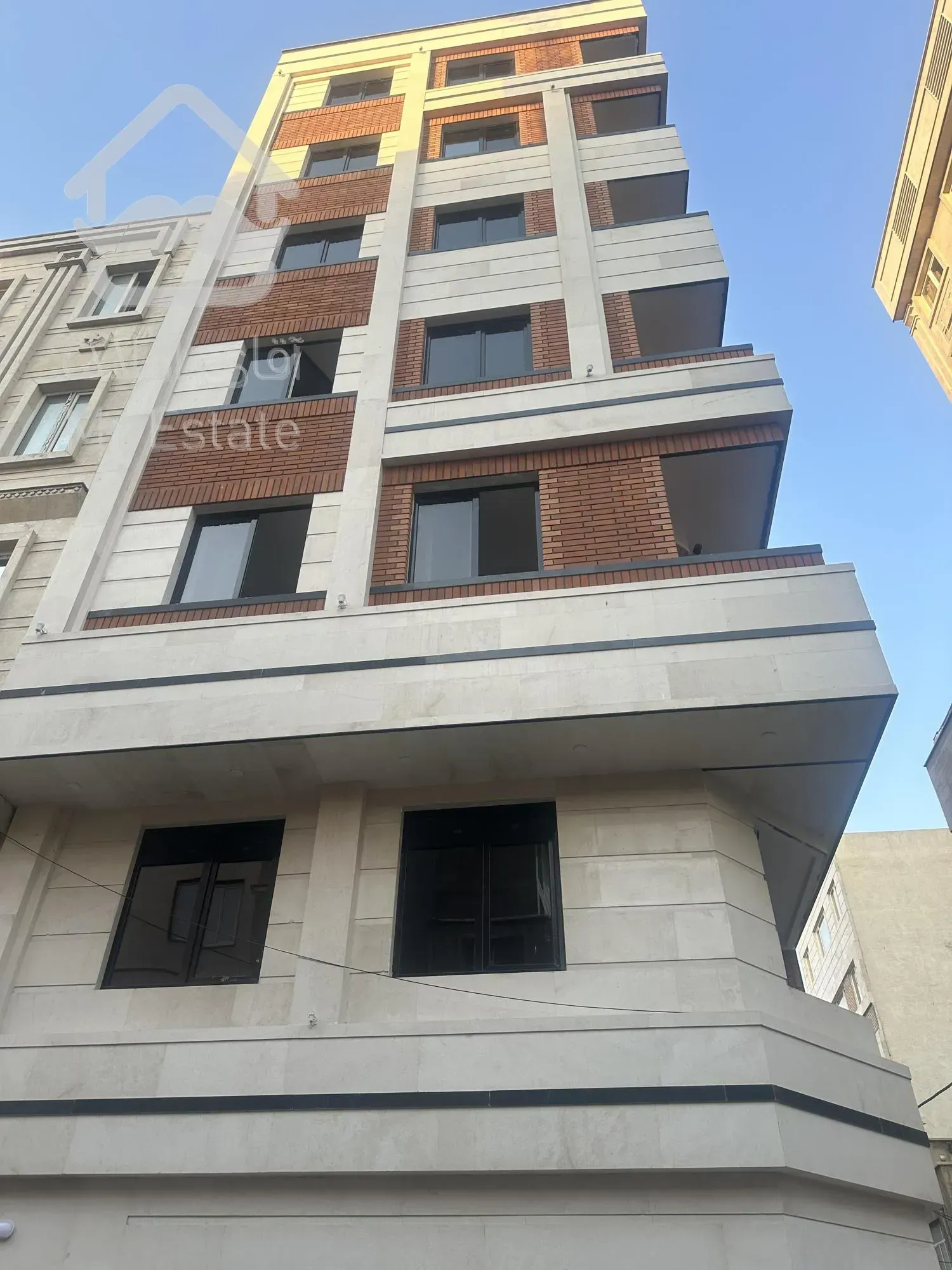 آپارتمان ١٢٠ متری/طبقه ششم/دوخواب