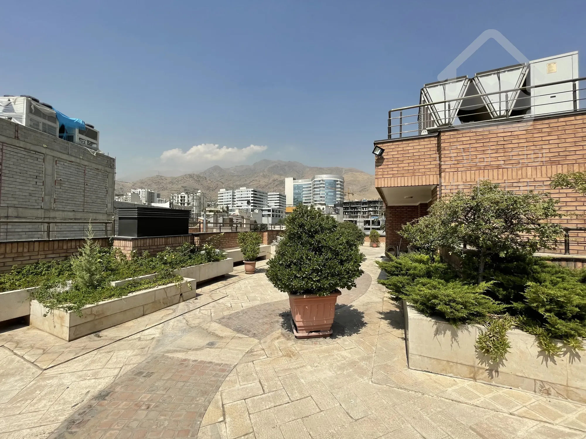 رهن و اجاره ۲۲۵متر فرمانیه عسگریان فول مشاعات