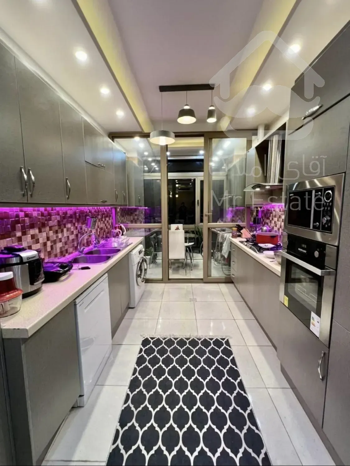 ۲۰۰متری۳خواب فروشی سوپر لوکس سند تکبرگ استخر دار فوق لاکچری