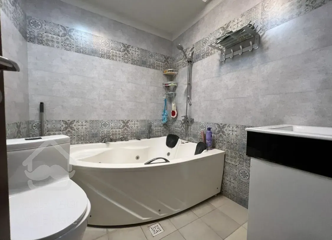 ۲۰۰متری۳خواب فروشی سوپر لوکس سند تکبرگ استخر دار فوق لاکچری