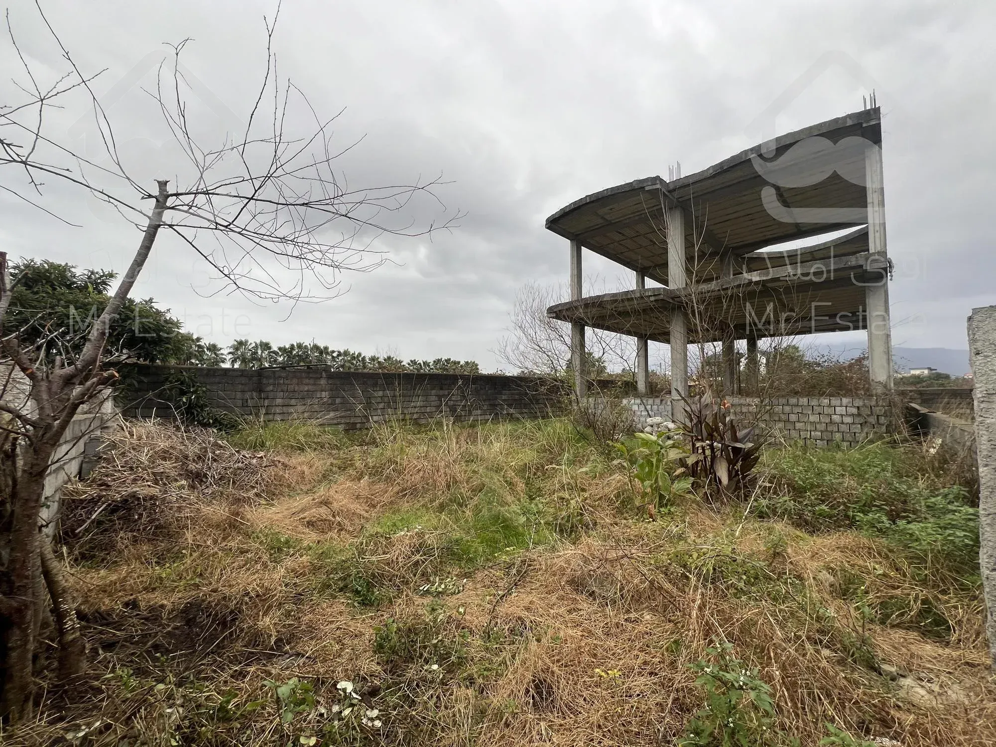 زمین شهرکی شمال داخل بافت بنا نیمه کاره ۳۳۲ متر