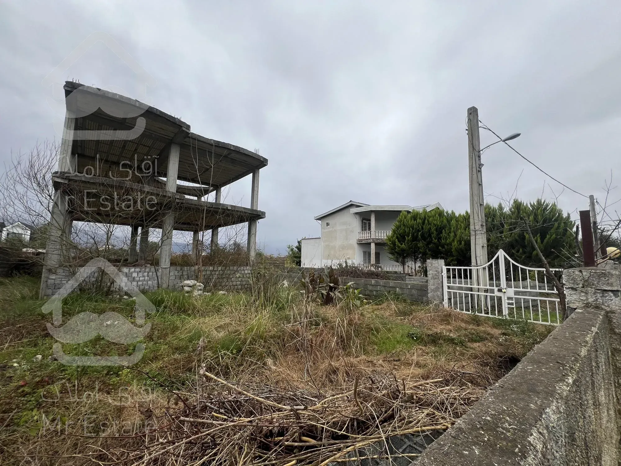 زمین شهرکی شمال داخل بافت بنا نیمه کاره ۳۳۲ متر