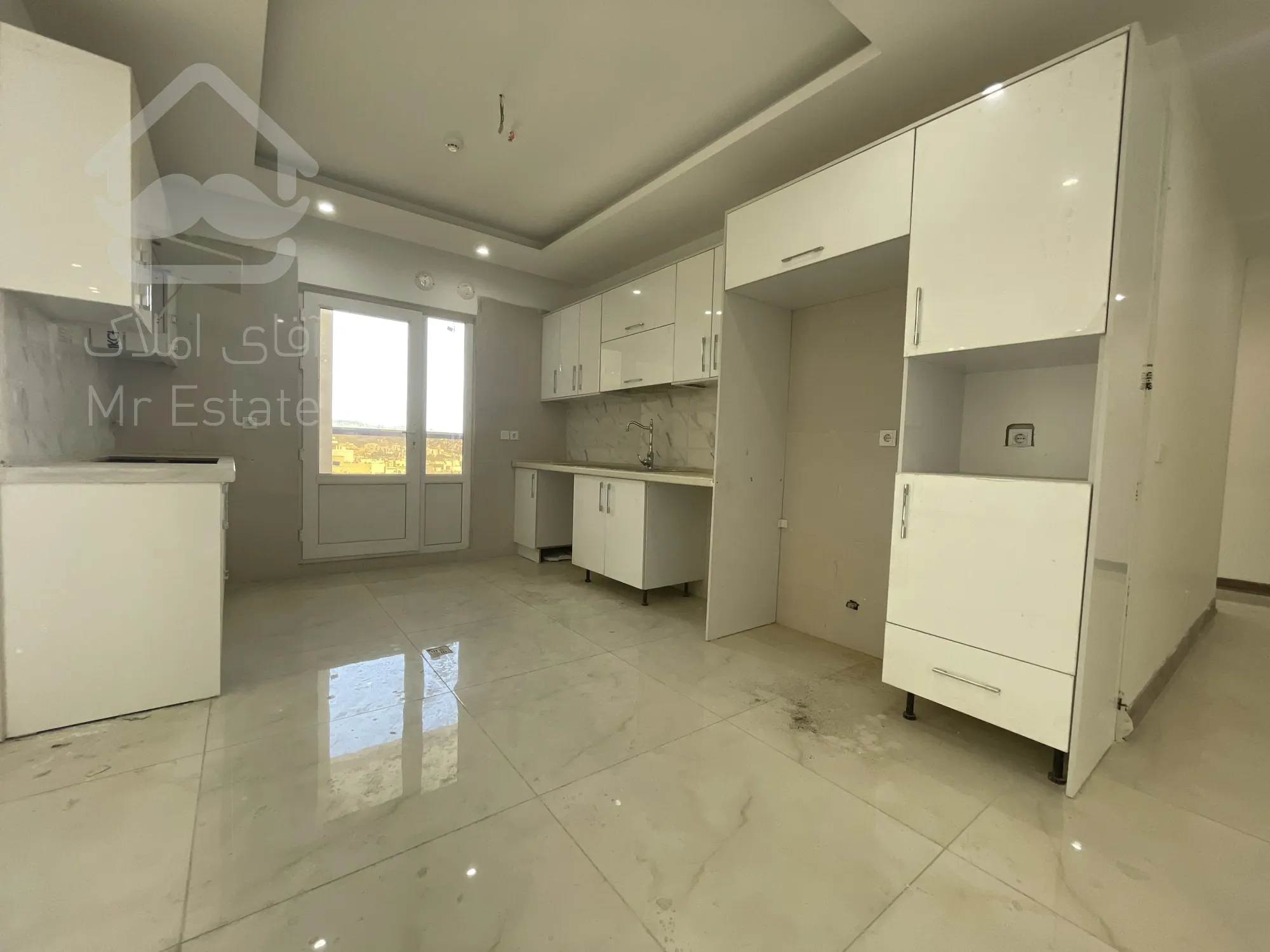 واحد ۱۸۰ متری کلید نخورده فول مشاعات با قیمت مناسب/رونیکا پالاس