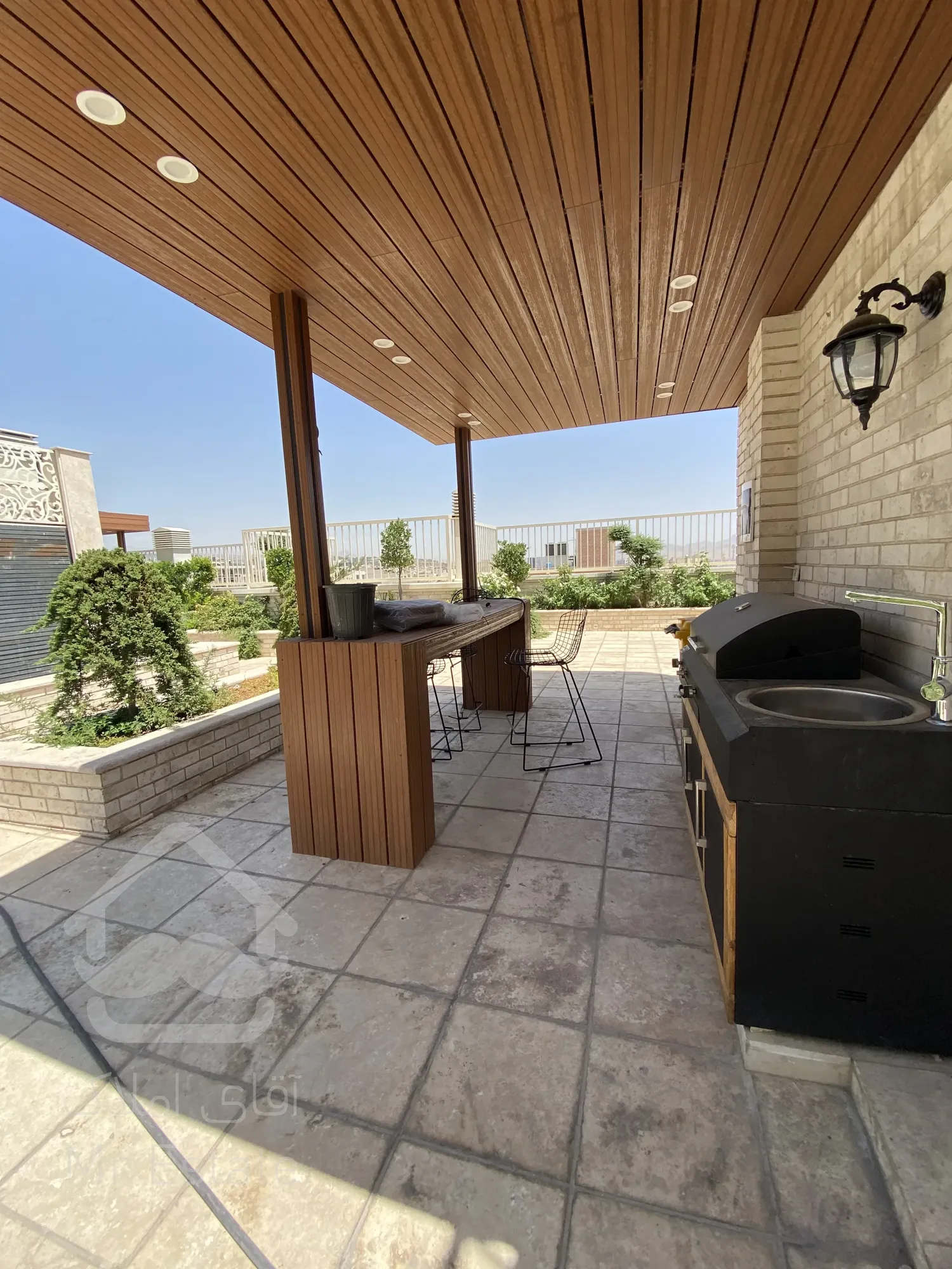 130 متر دروس زمرد