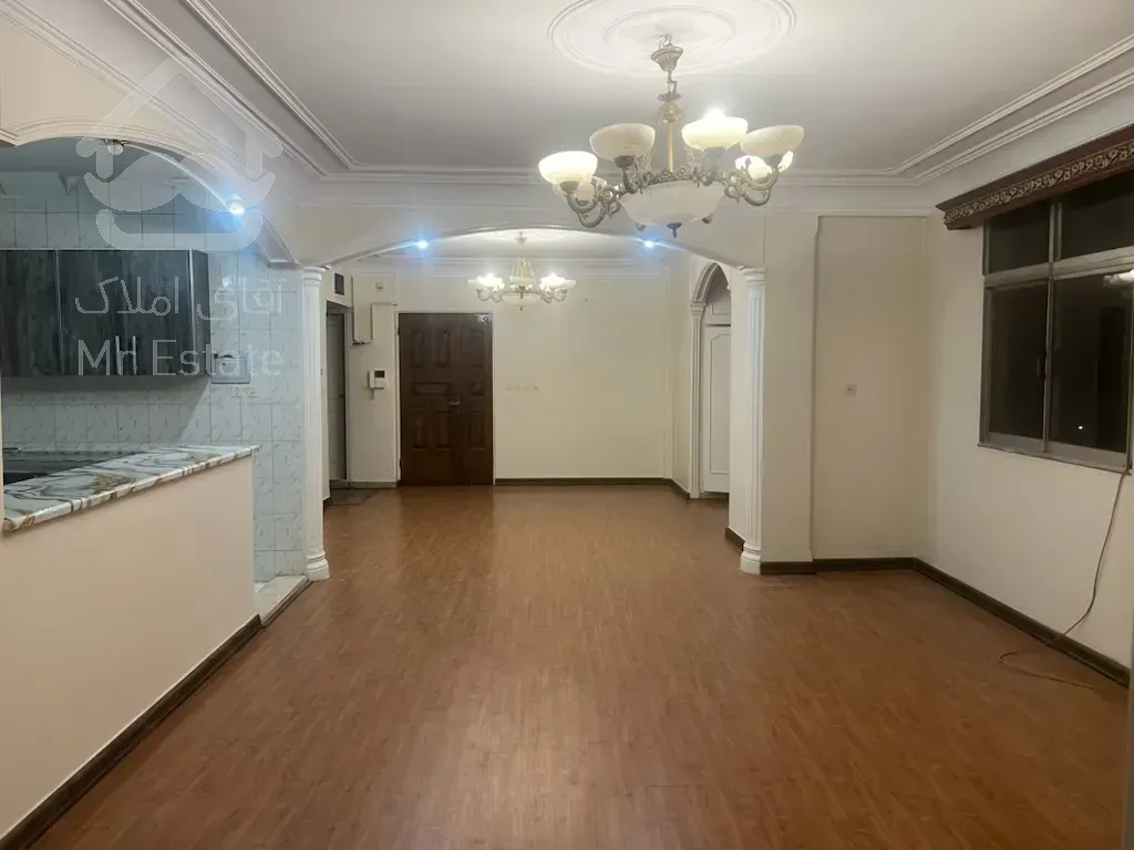 رهن کامل/مطاهری خ آبان/تک واحد/نورگیر از سه طرف نبش کوچه/