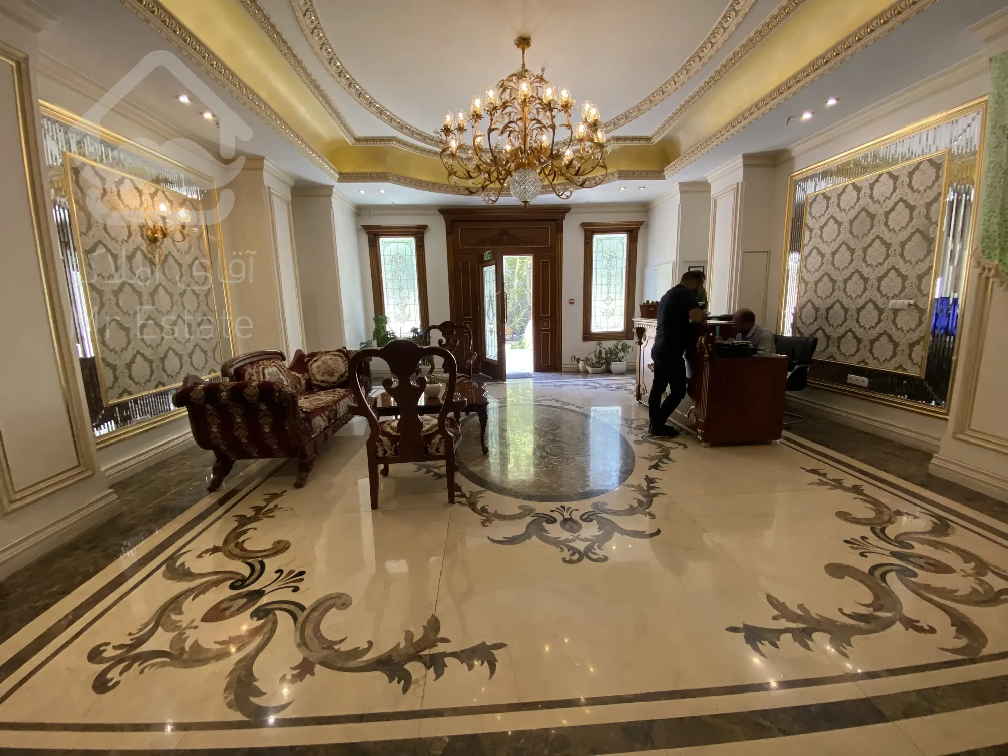 130 متر دروس زمرد