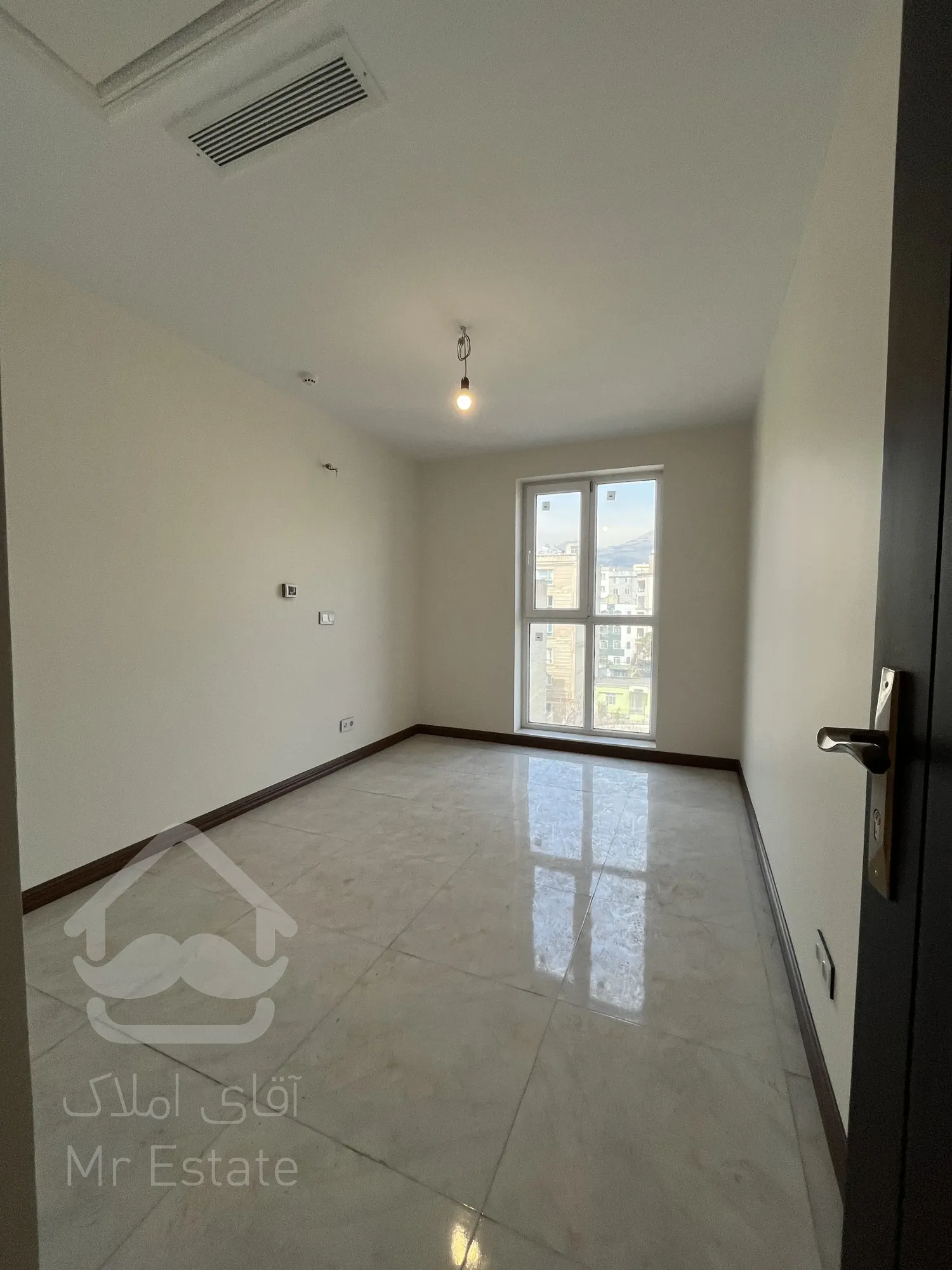 فروش واحد ۱۱۰متر۲خواب نور مستقیم کم واحد زیر قیمت