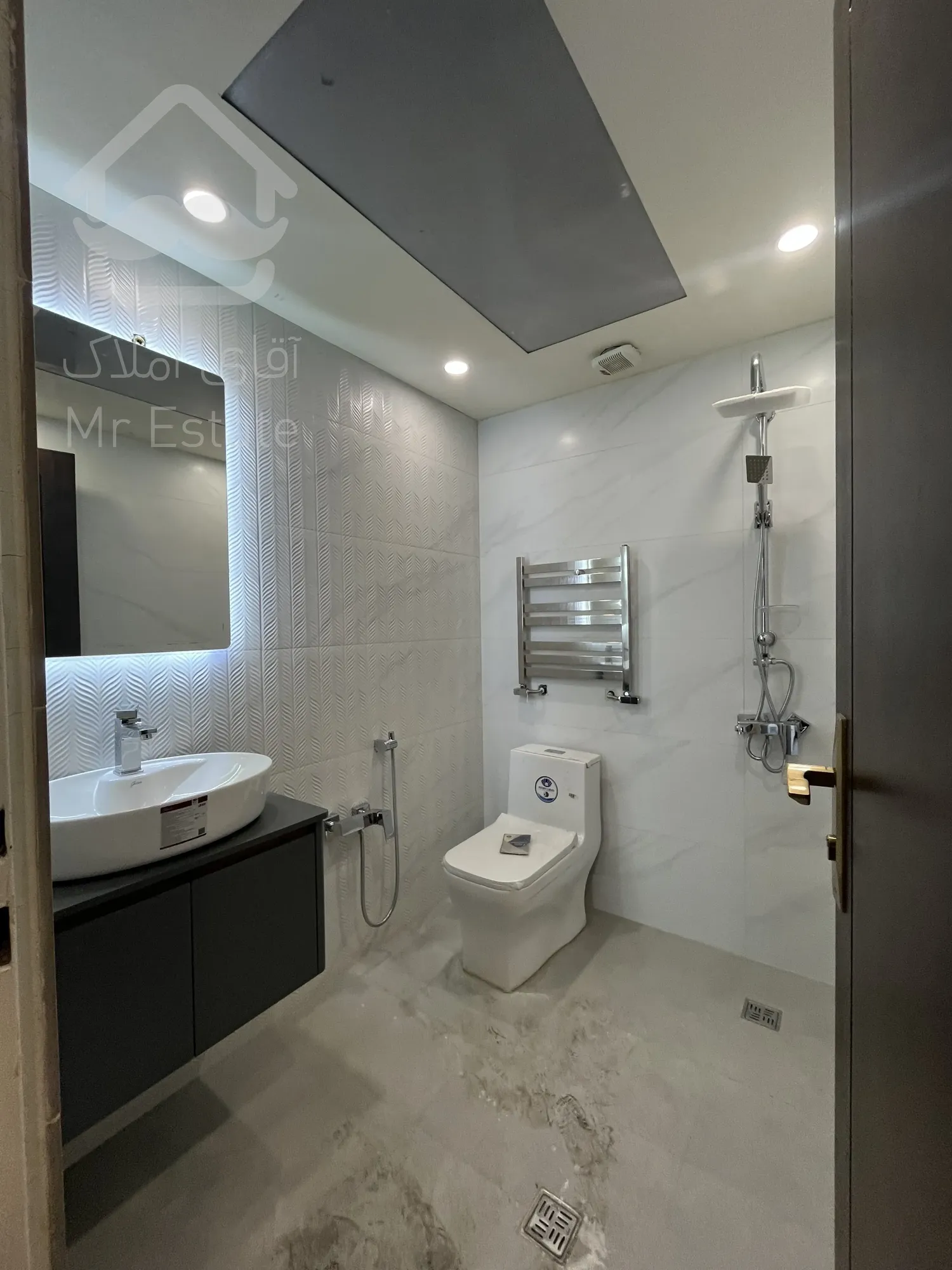 فروش واحد ۱۱۰متر۲خواب نور مستقیم کم واحد زیر قیمت