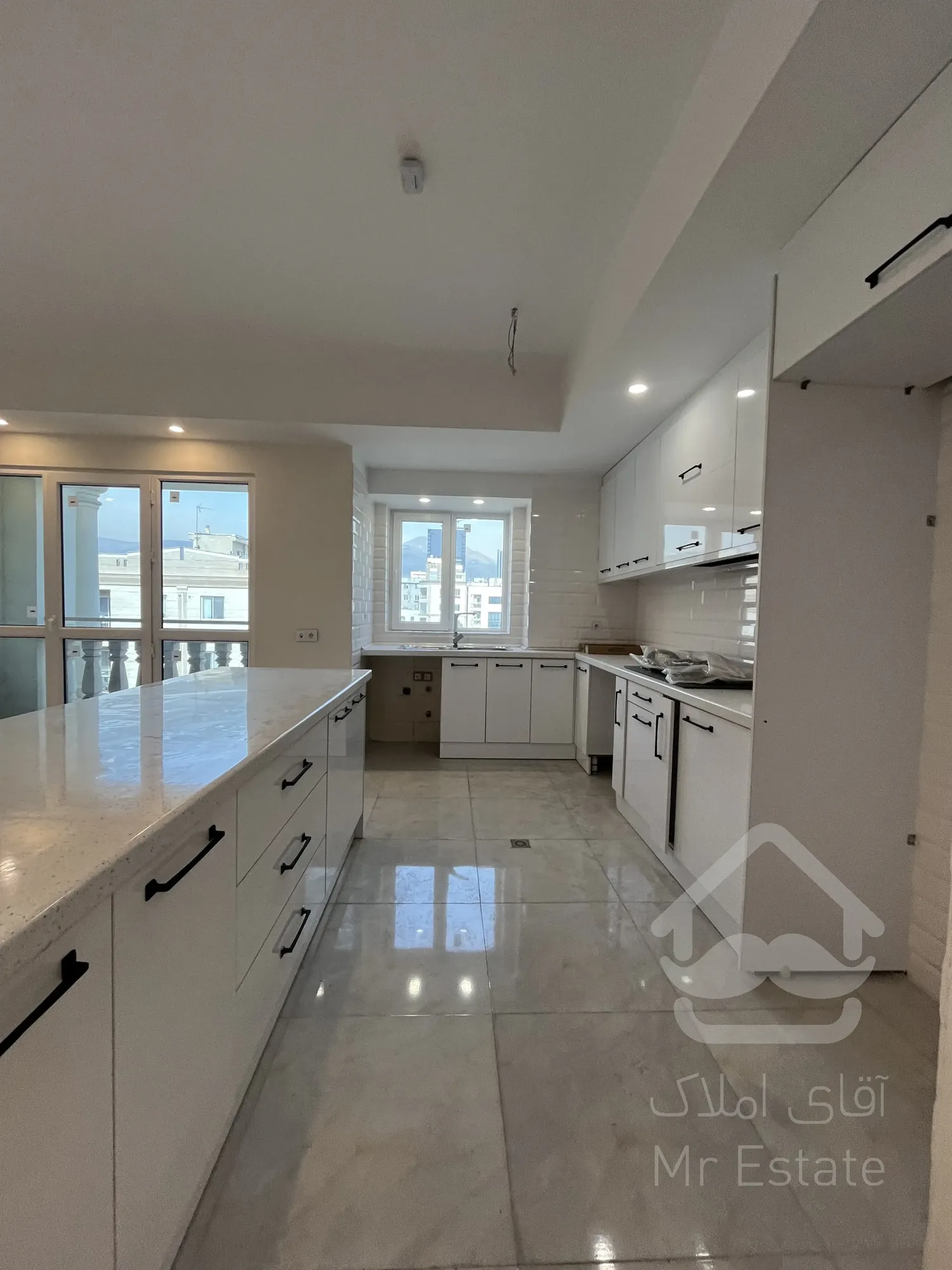 فروش واحد ۱۱۰متر۲خواب نور مستقیم کم واحد زیر قیمت