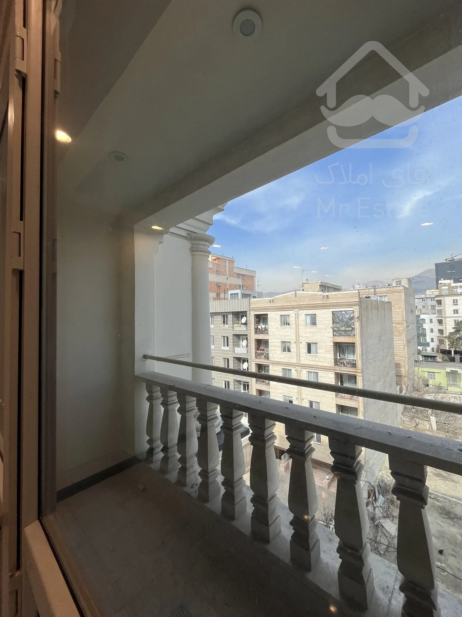 فروش واحد ۱۱۰متر۲خواب نور مستقیم کم واحد زیر قیمت