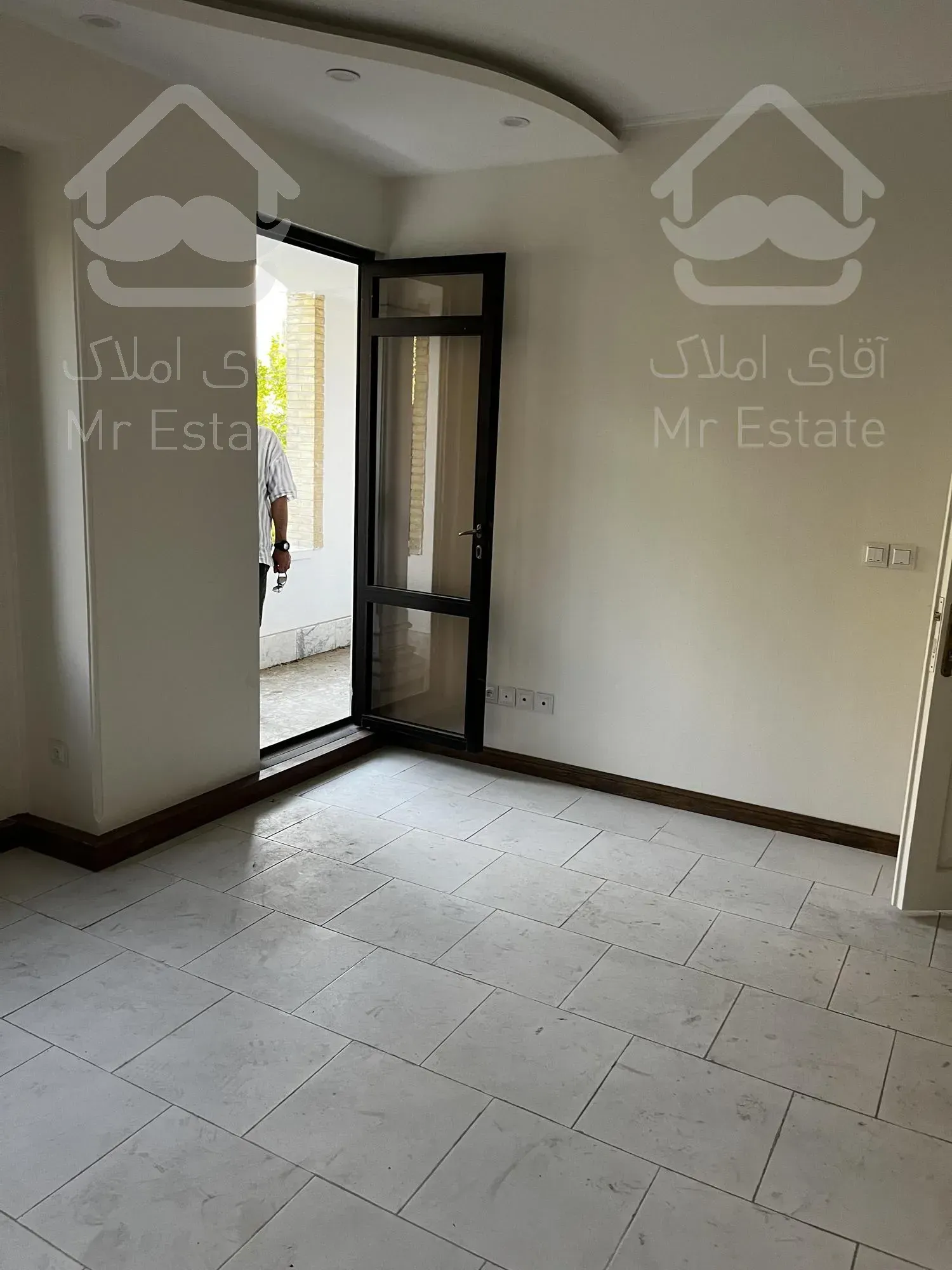 جردن/ ونک/۱۷۰متر/ساختمان پزشکان/تابلوخور