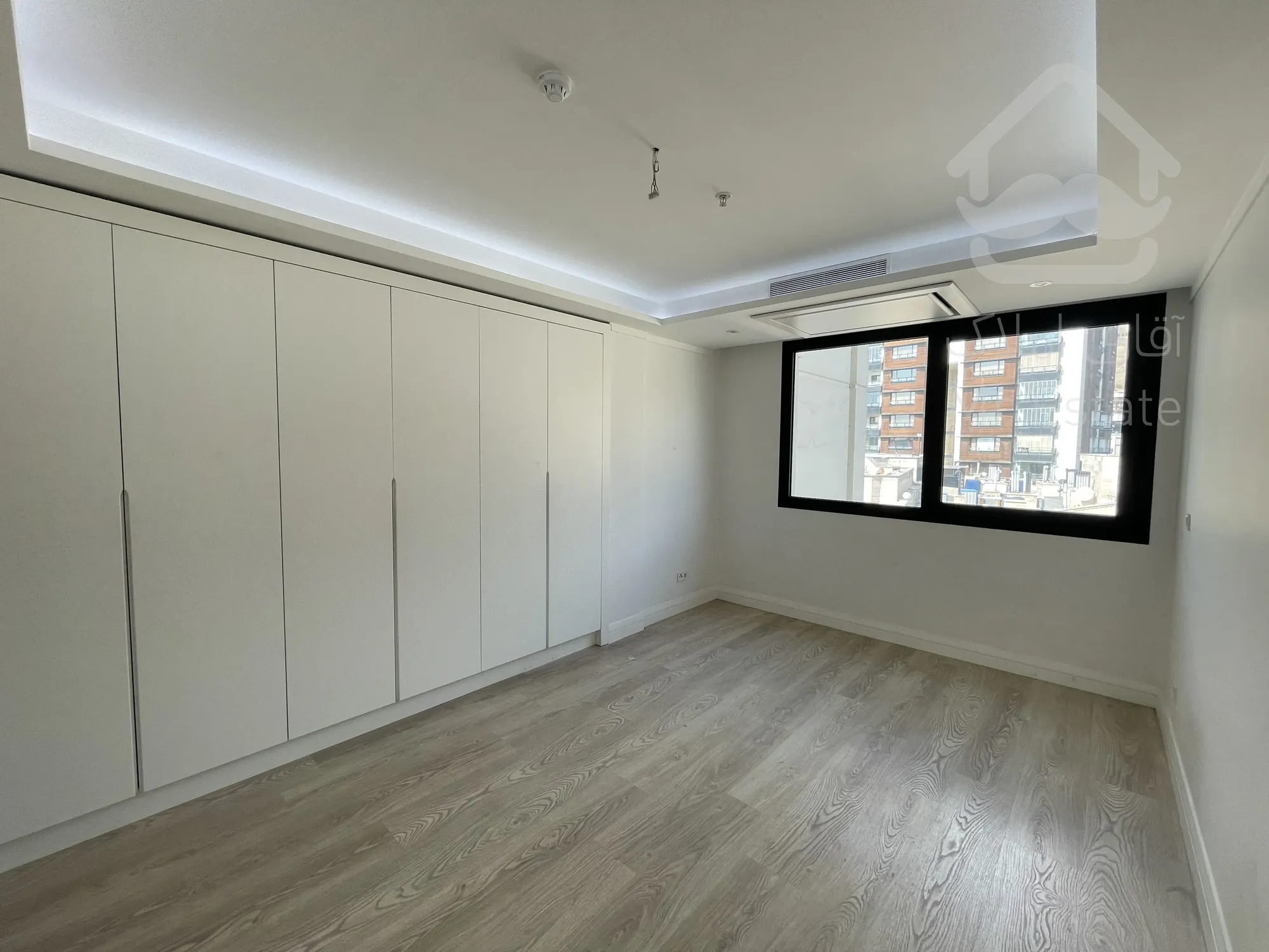 خرید اپارتمان ۲۲۶متر اجودانیه فول مشاعات مدرن