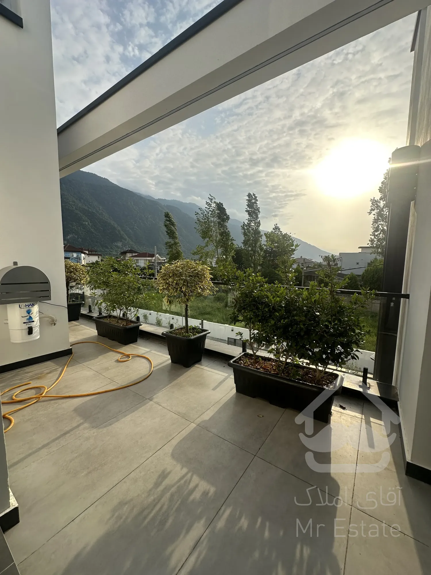 ۳۵۰ متر ویلا مدرن در بهترین منطقه نوشهر