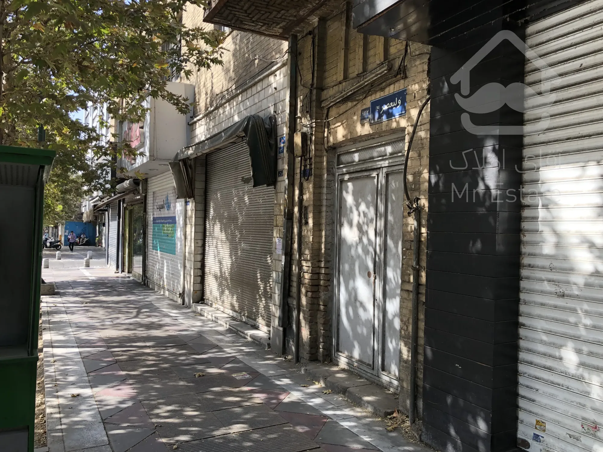 فروش کلنگی ۱۲۵۰ متر ۲ نبش ولیعصر مستعد پاساژ ورزشی بورس منیریه