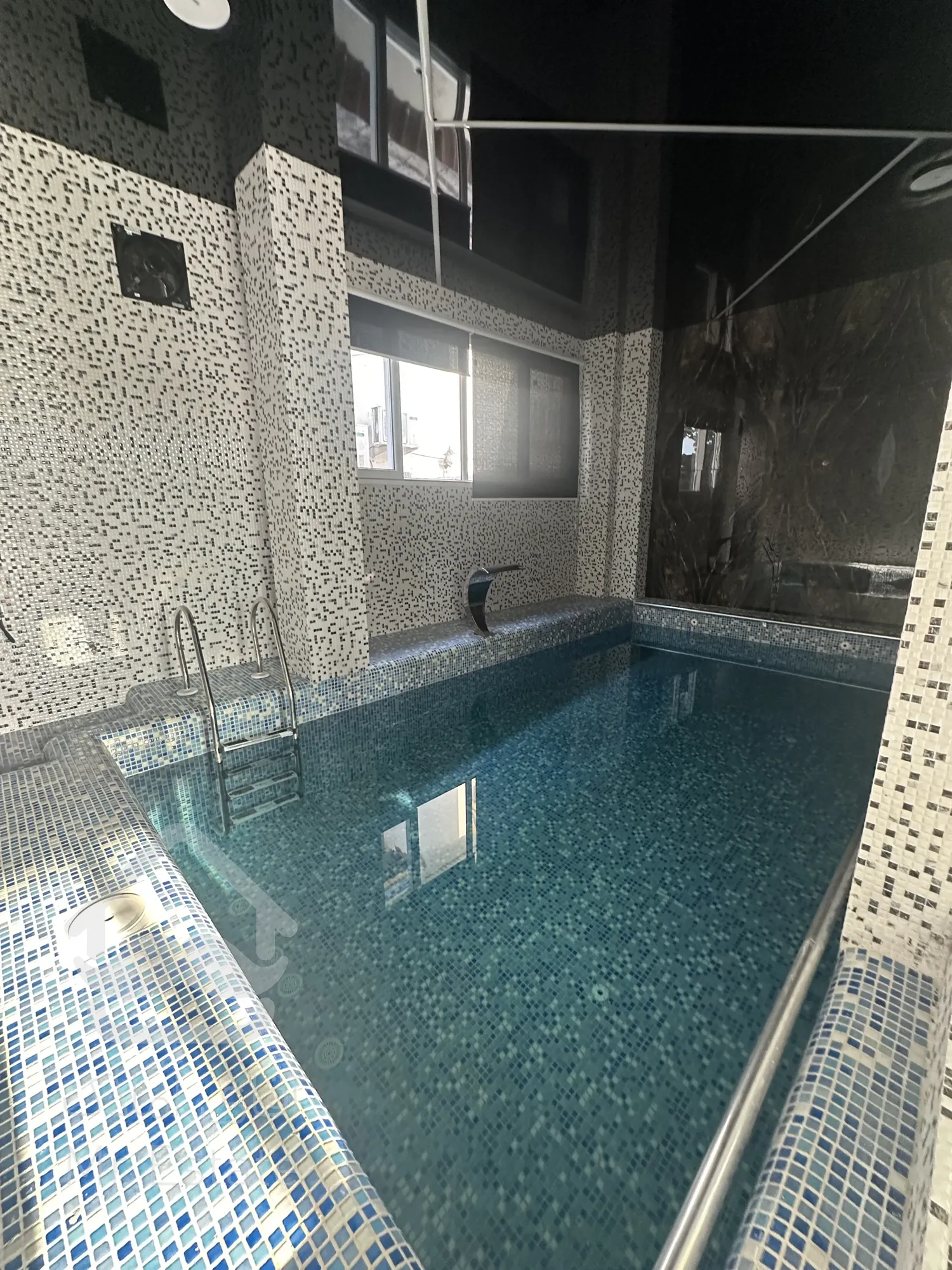 ۳۵۰ متر ویلا مدرن در بهترین منطقه نوشهر