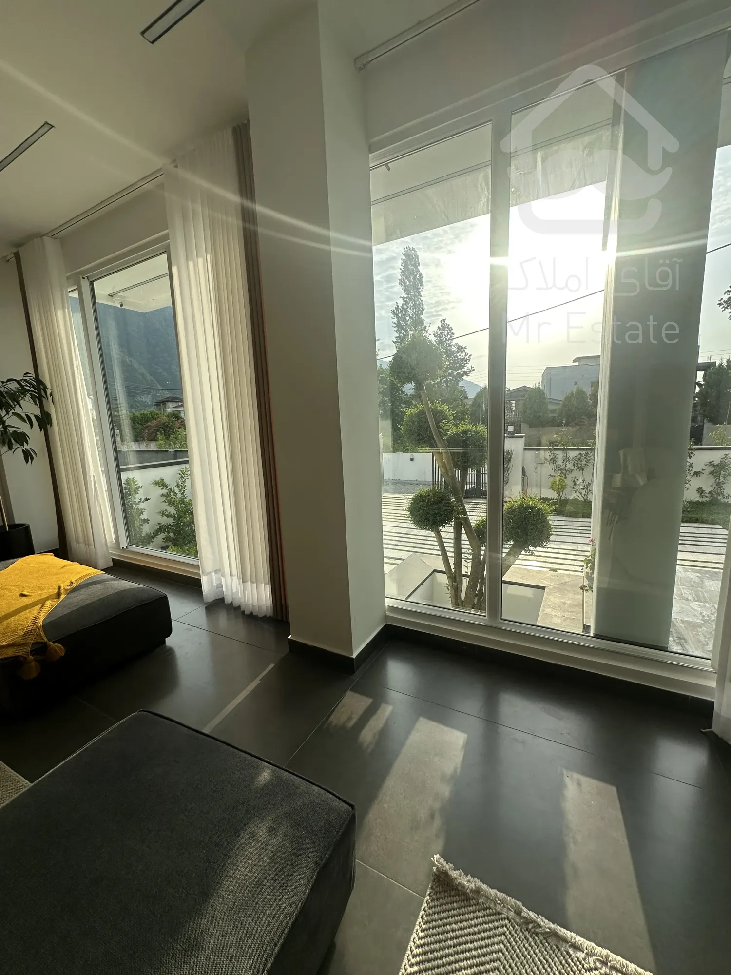 ۳۵۰ متر ویلا مدرن در بهترین منطقه نوشهر