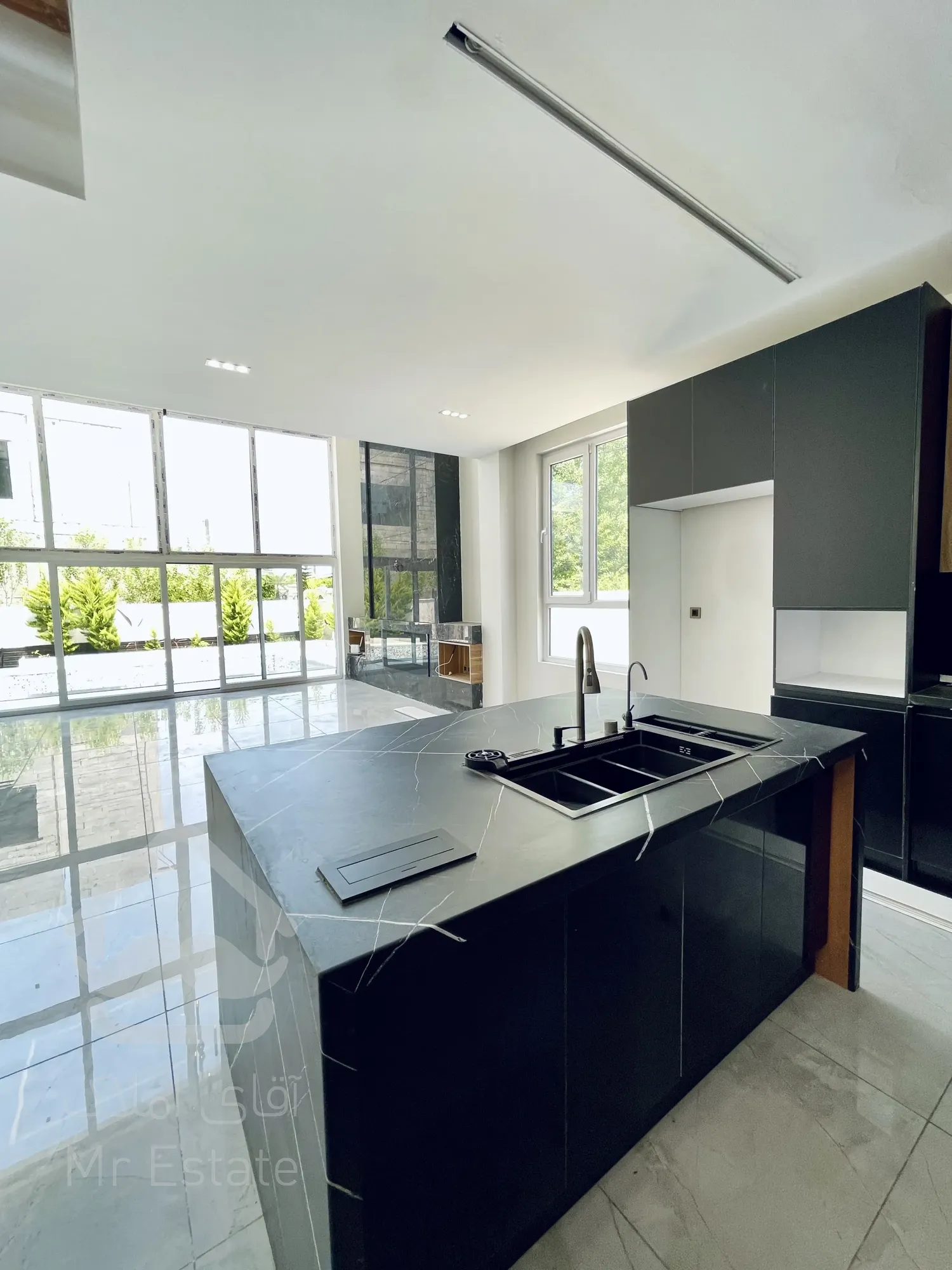 فروش ویلا مدرن و استخردار در عباس آباد ( نوساز )