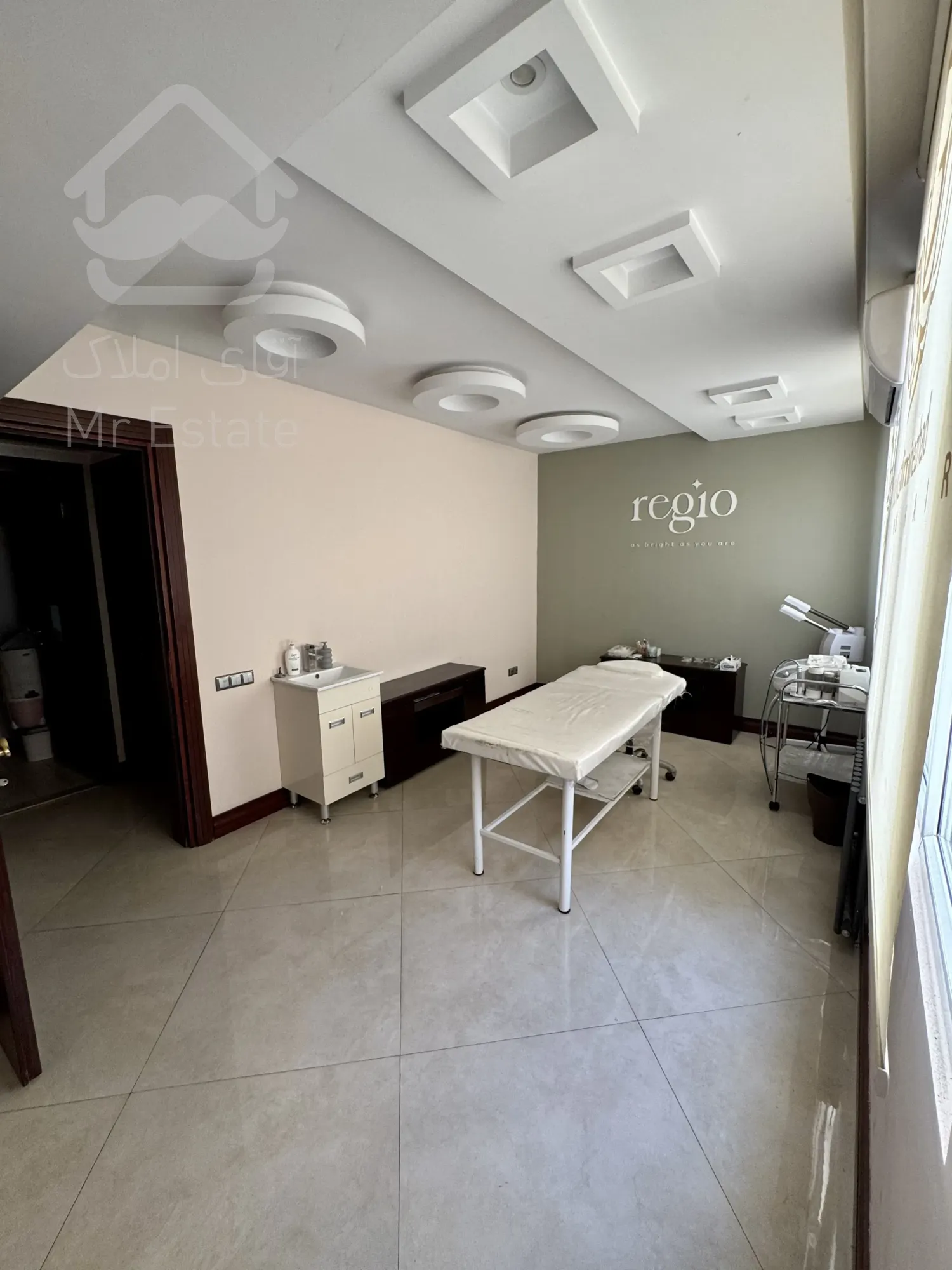 لوکیشن بی نظیر بر خیابان اندرزگو-145 متر