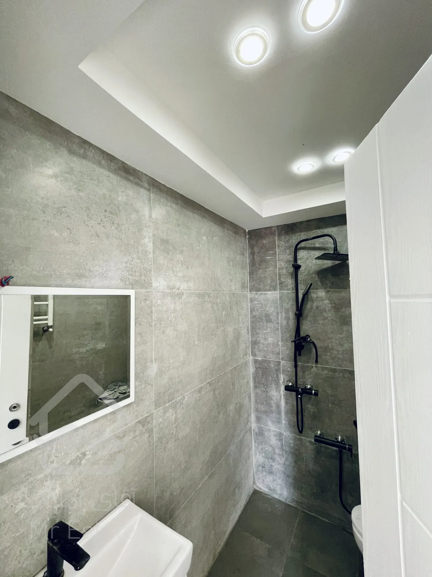 فروش ویلا مدرن و استخردار در عباس آباد ( نوساز )