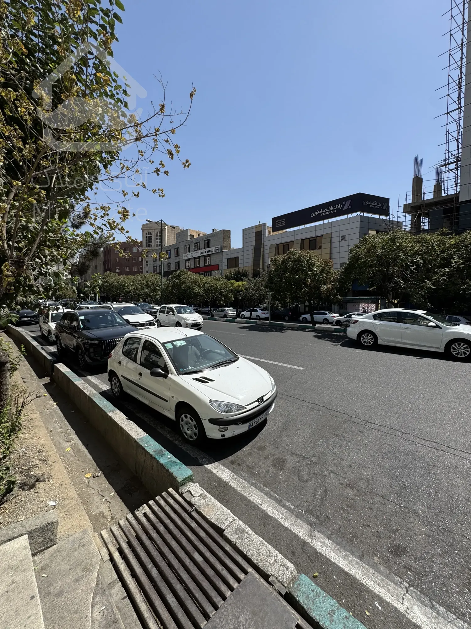 لوکیشن بی نظیر بر خیابان اندرزگو-145 متر