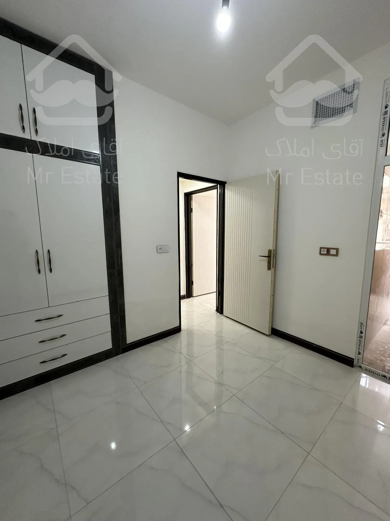 آپارتمان نوساز حیاط دار