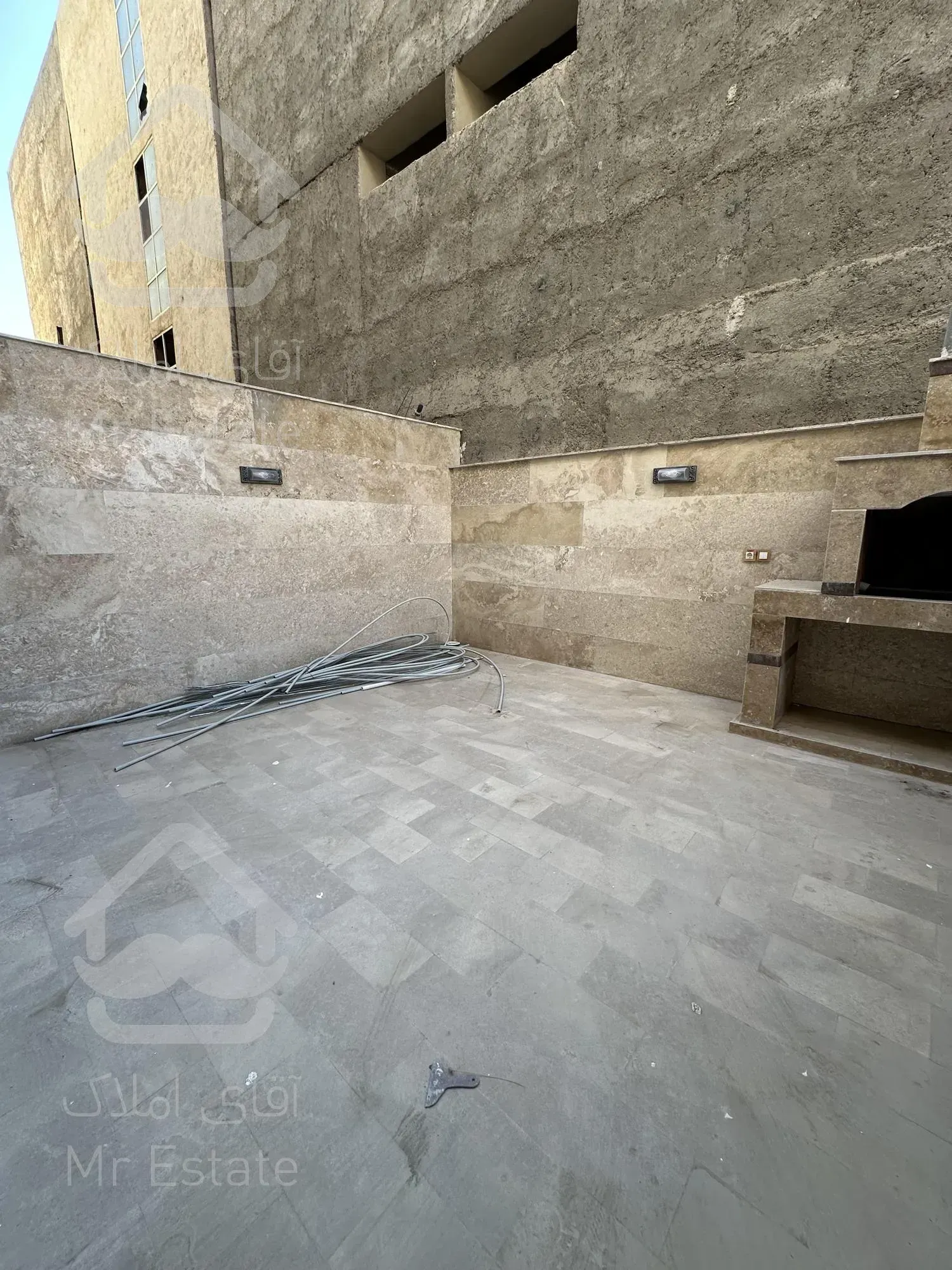 آپارتمان نوساز حیاط دار