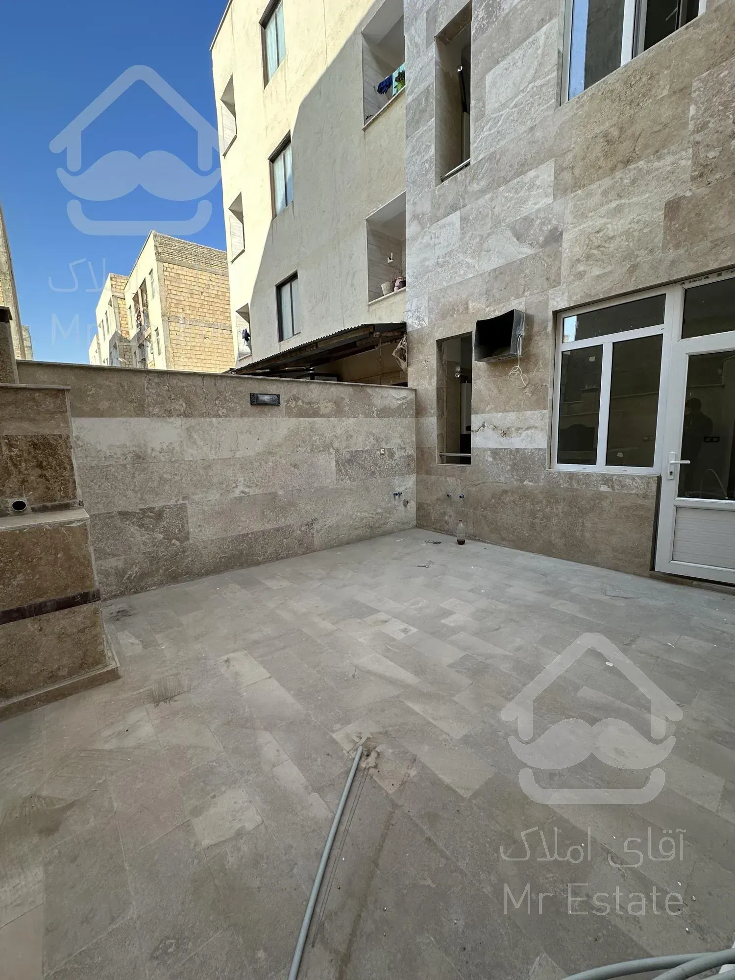 آپارتمان نوساز حیاط دار