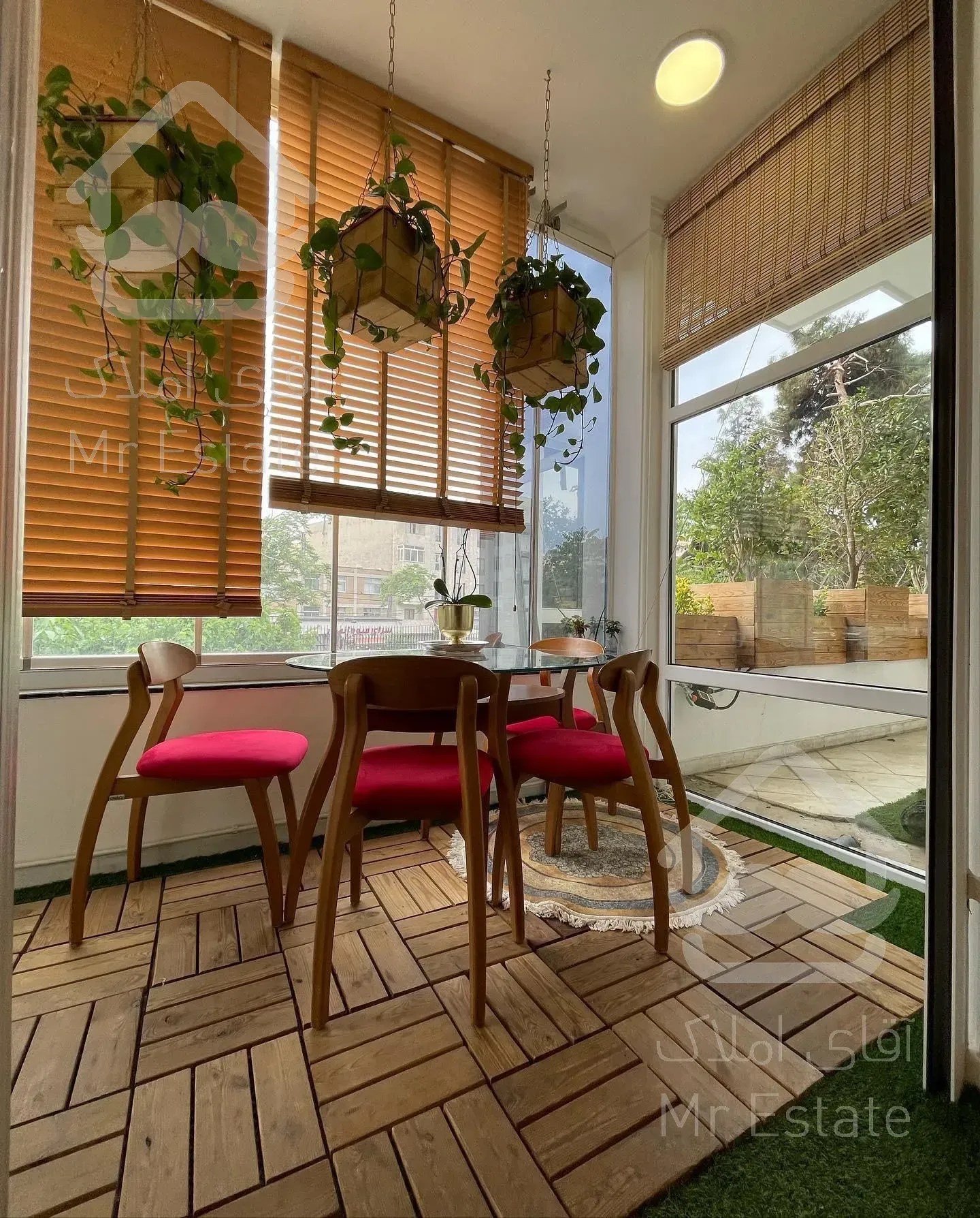 300 متر آپارتمان ۲۰۰ متر حیاط اختصاصی/ ۱۷۰ متر قدرالسهم از ۵۰۰ متر زمین