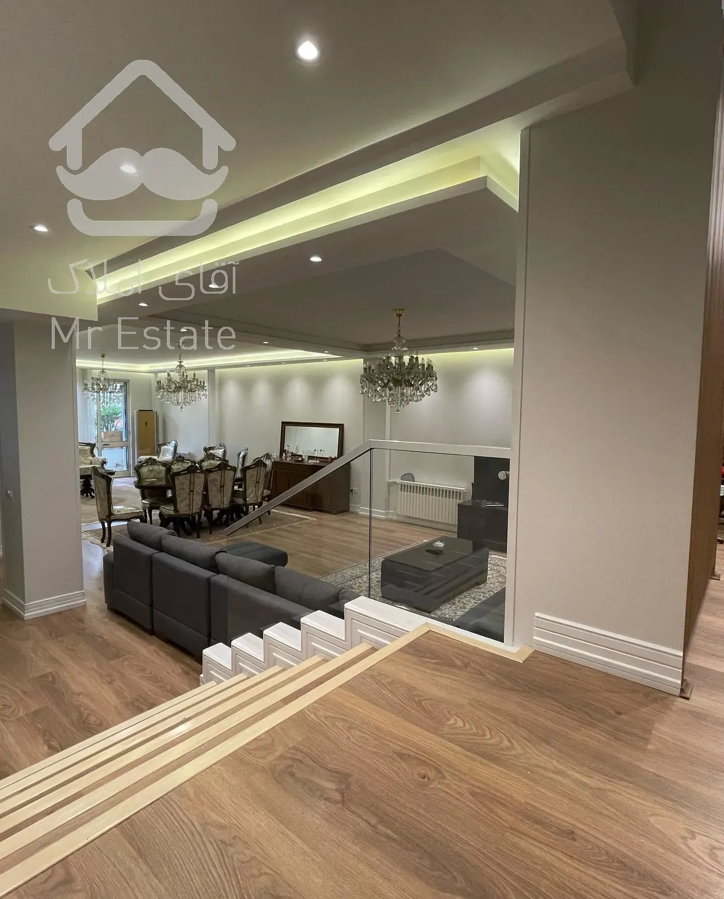 300 متر آپارتمان ۲۰۰ متر حیاط اختصاصی/ ۱۷۰ متر قدرالسهم از ۵۰۰ متر زمین