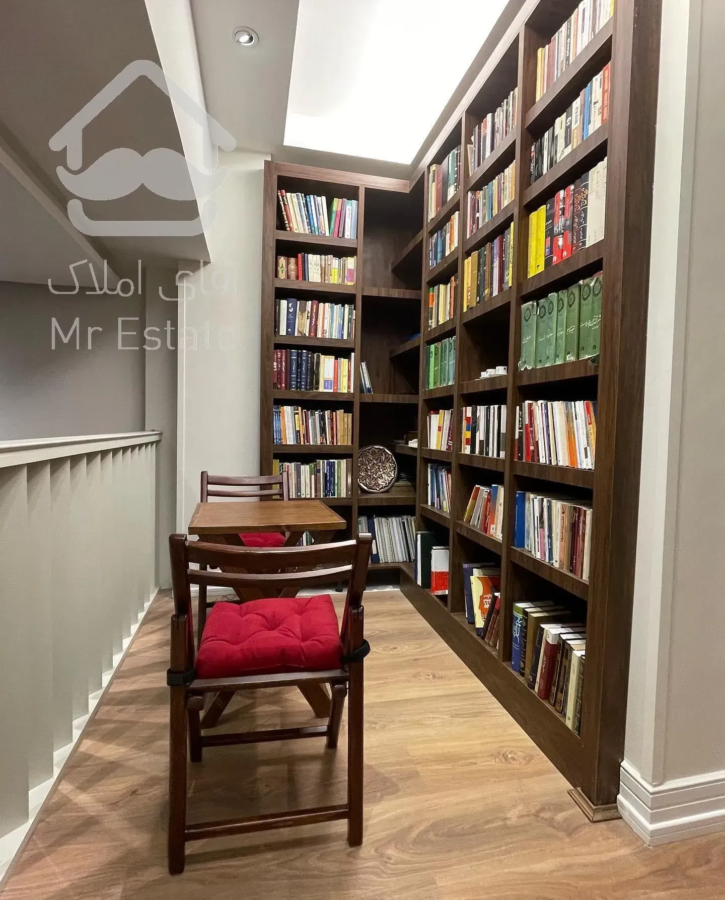 300 متر آپارتمان ۲۰۰ متر حیاط اختصاصی/ ۱۷۰ متر قدرالسهم از ۵۰۰ متر زمین