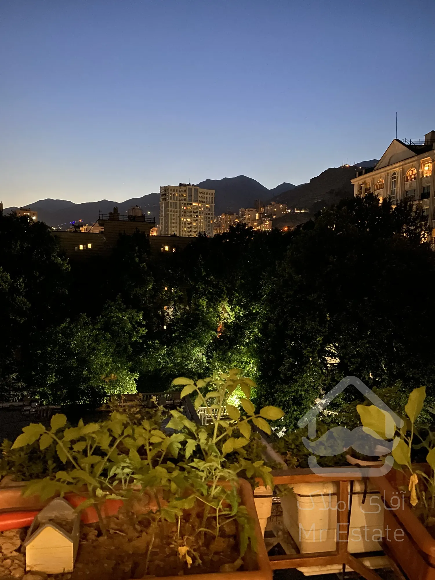 کامرانیه شمالی ۱۵۷ متر ۹ سال ساخت لاکچری