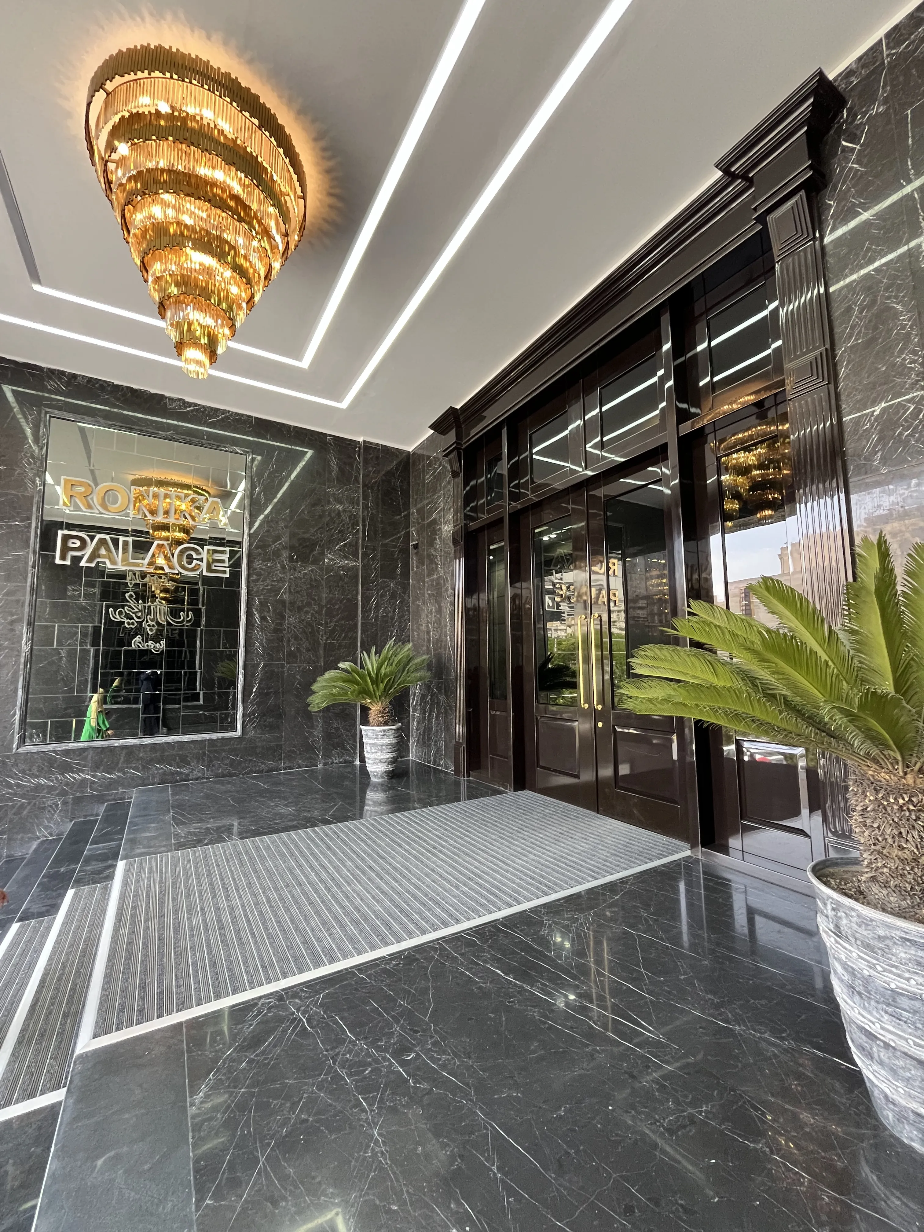 پیش فروش 27 متر تجاری رونیکا پلاس میرزا بابایی