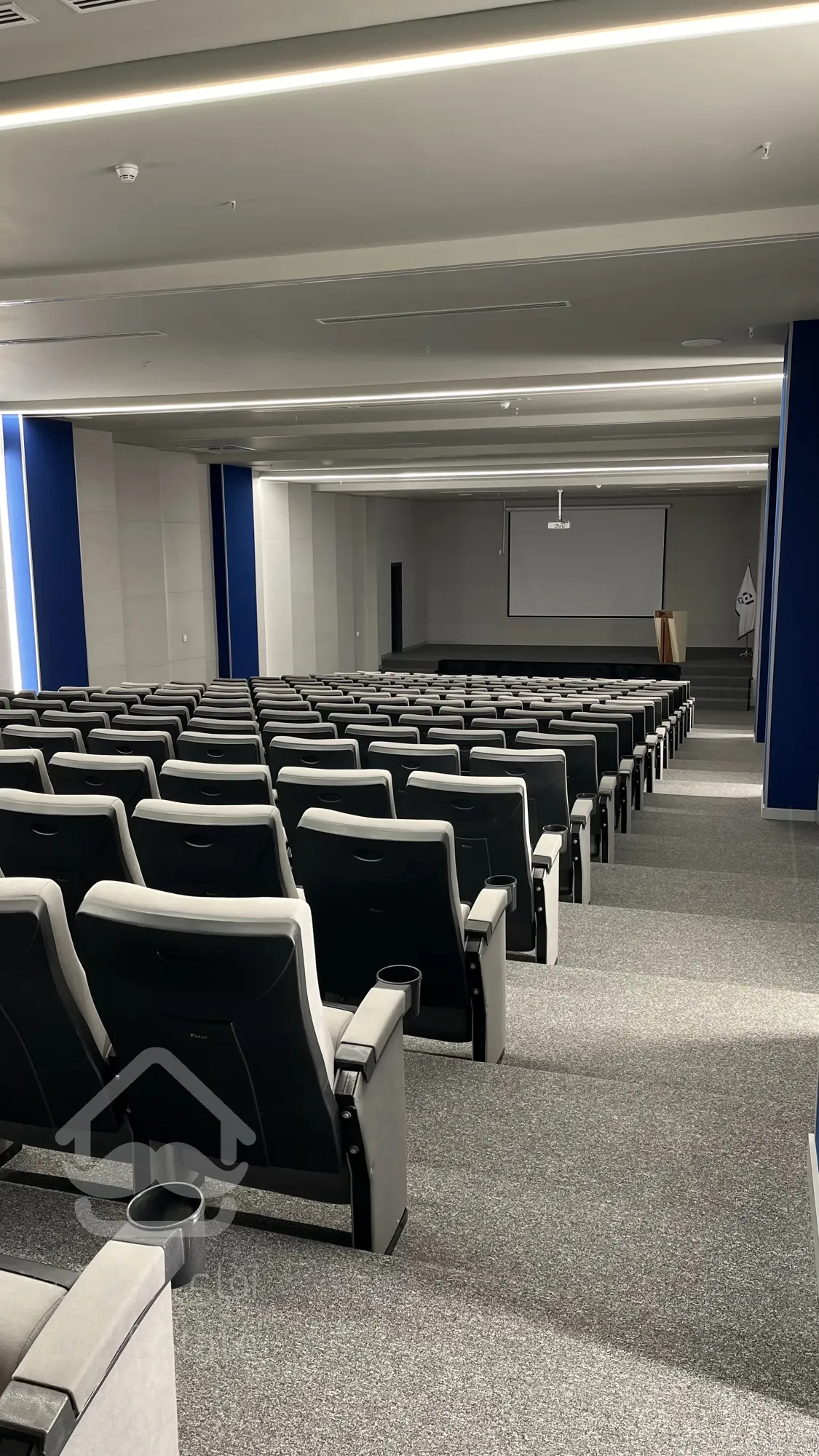 فوش اداری 91 متر رونیکا پلاس غروی /فلت / بادسترسی عالی به شریان های اصلی شهر