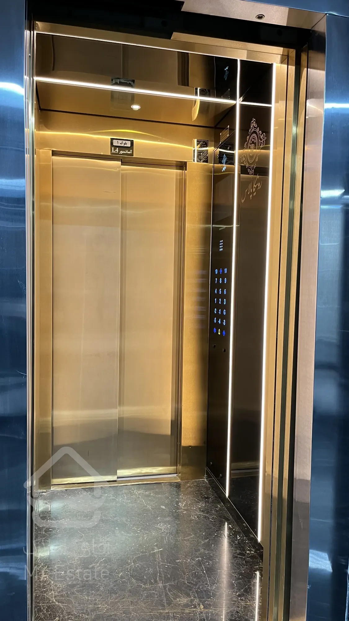 پیش فروش واحد تجاری 32 متری لوکس در برج تجاری اداری رونیکامال میرزا بابائی