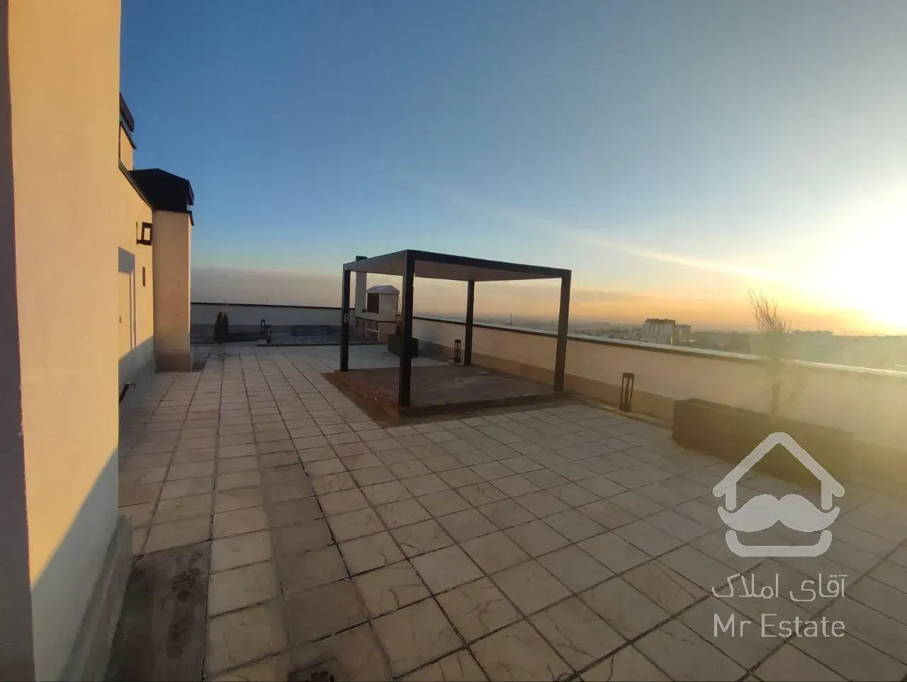 ۱۱۵ متر کلید نخورده اقامتی دلنشین با منظره ای ابدی