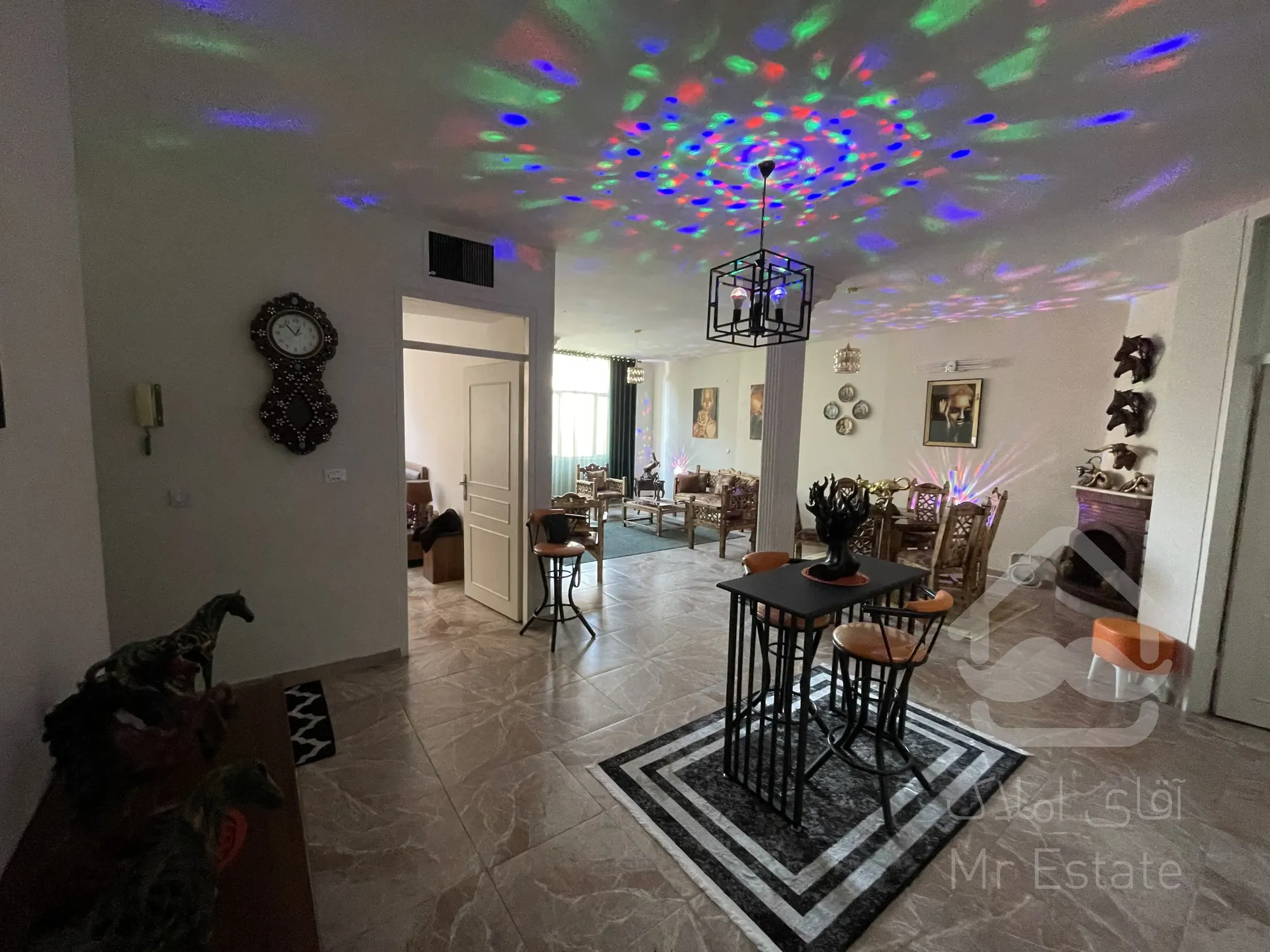 مستغلات دربستی۳۰۰ متر بنا در ۳طبقه/مسکونی و مشاغل