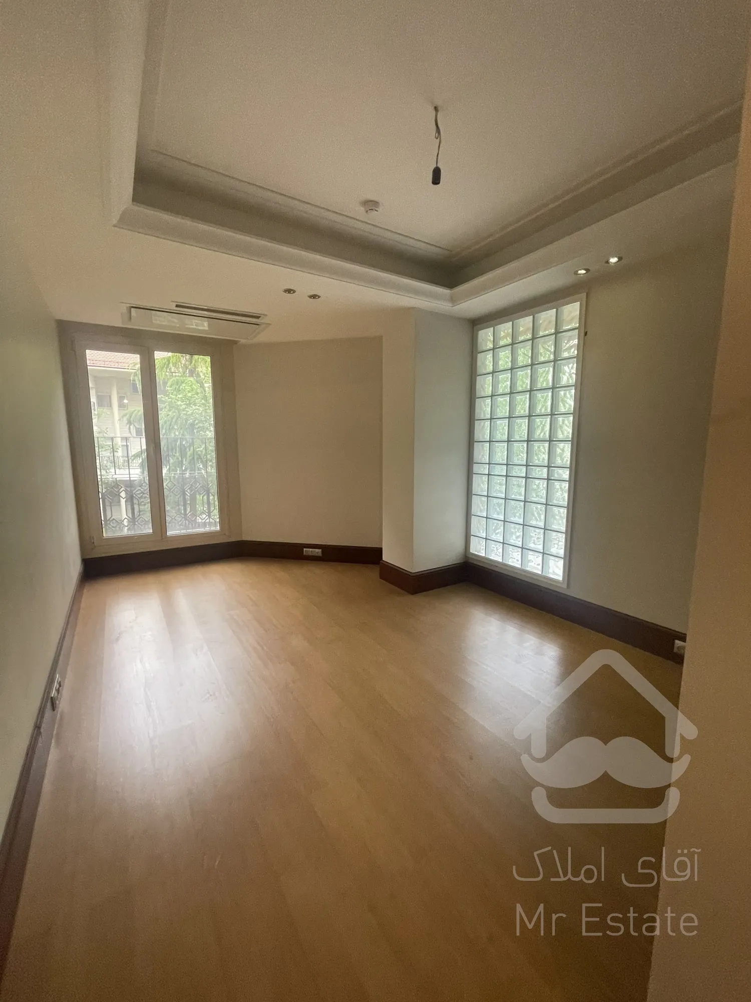 رهن آپارتمان ٢١٠متر/نياوران/٢تراس قابل چيدمان