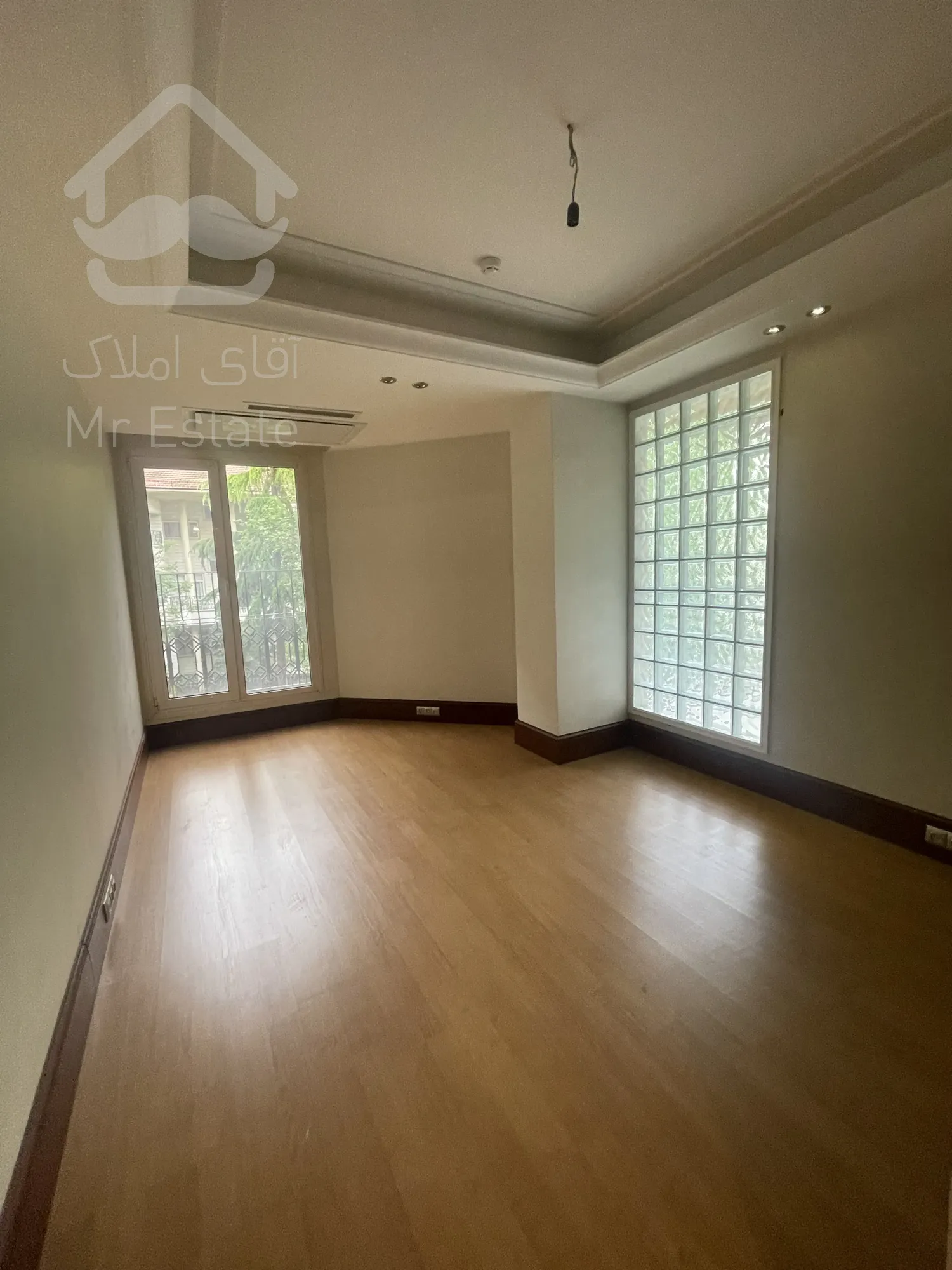 رهن و اجاره آپارتمان ۲۰۰متر نیاوران/۲پارکینگ