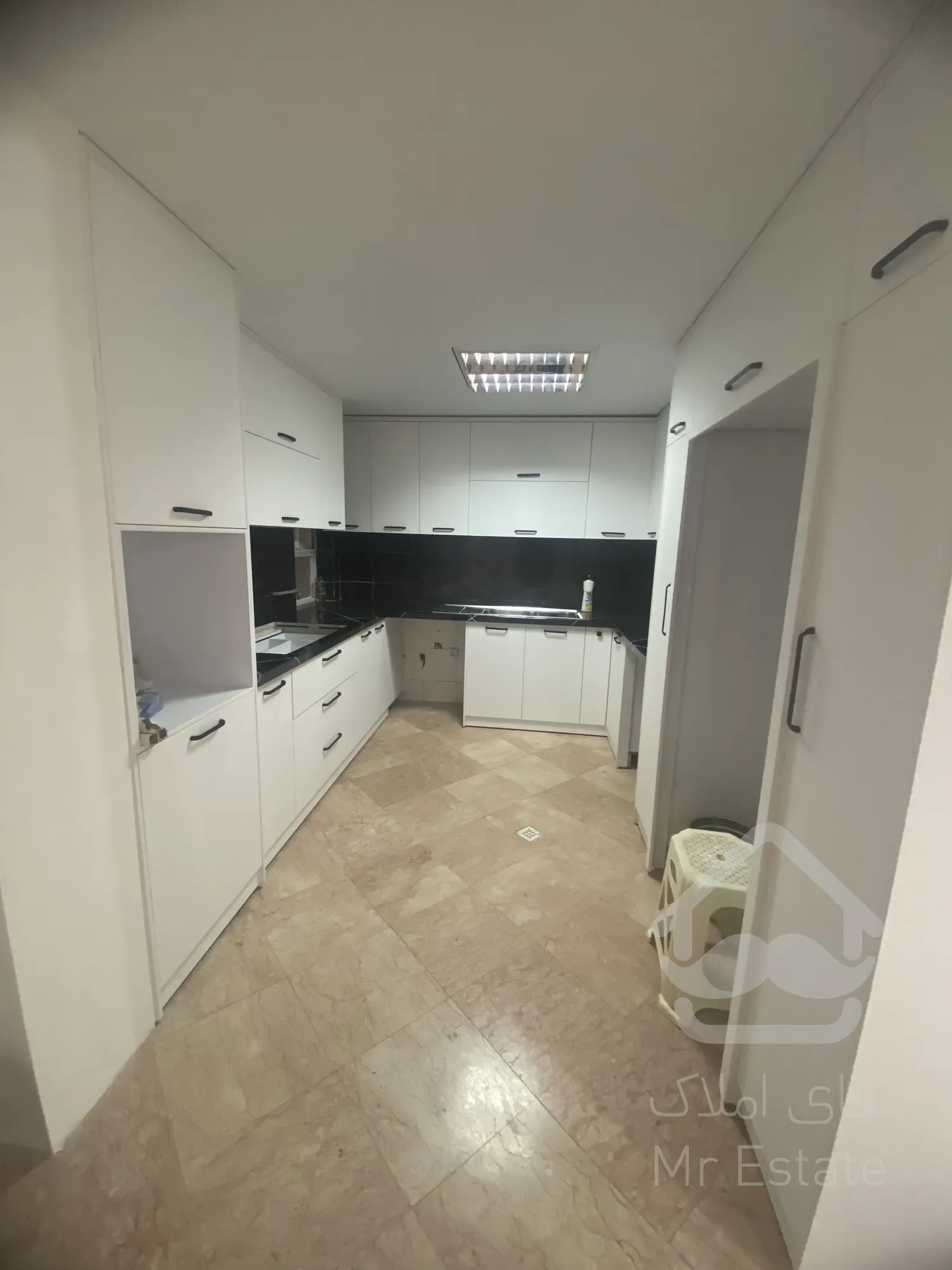 نیاوران ۱۵۰ متر لکیشن درجه یک