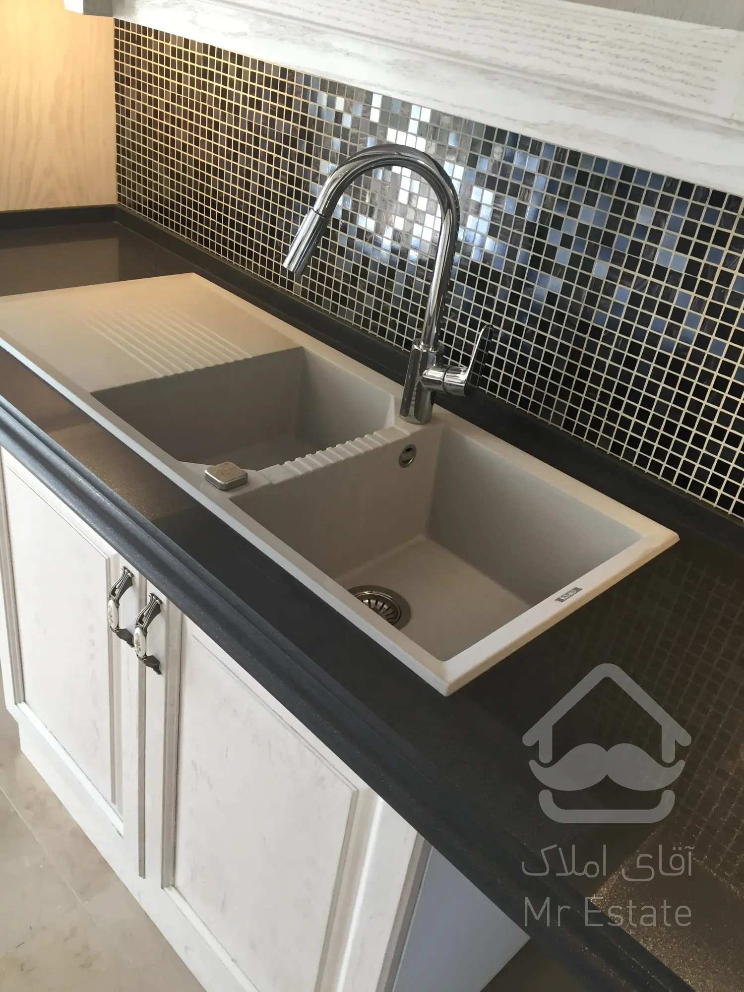 185 متر . برج باغ . نوساز / منطقه یک (کامرانیه شمالی)