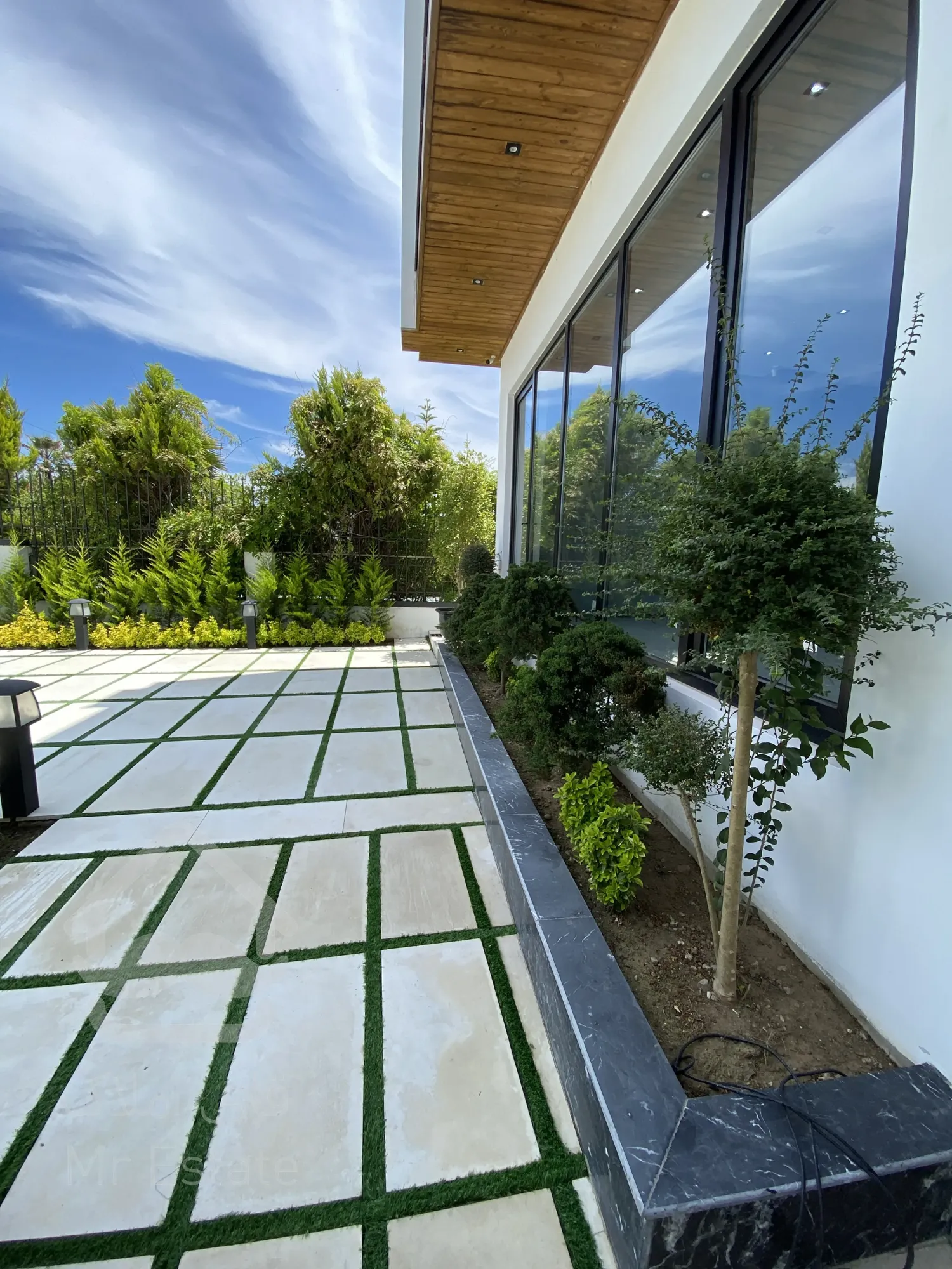 فروش ویلا مدرن/داخل مجموعه