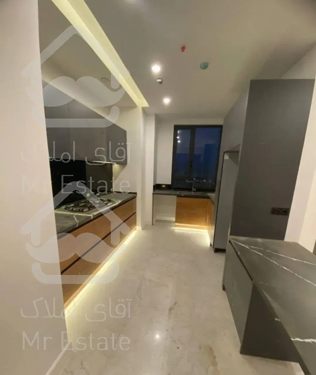 اپارتمان ۱۳۸ متری برای فروش در اندرزگو