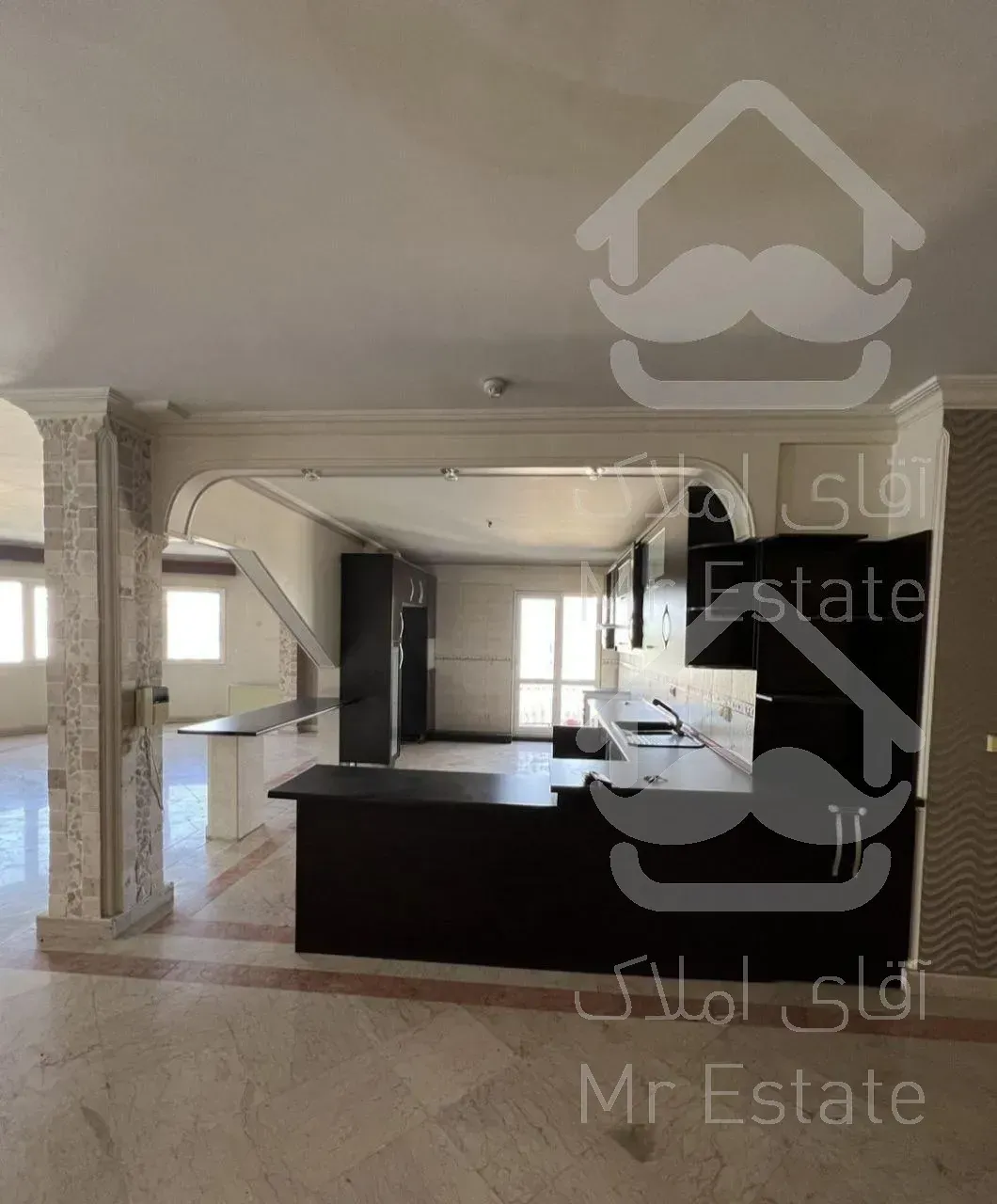 اپارتمان ۱۳۶ متری برای فروش در اندرزگو