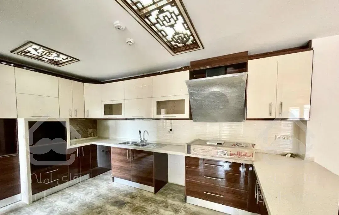 اپارتمان ۱۳۲ متری برای فروش در اندرزگو