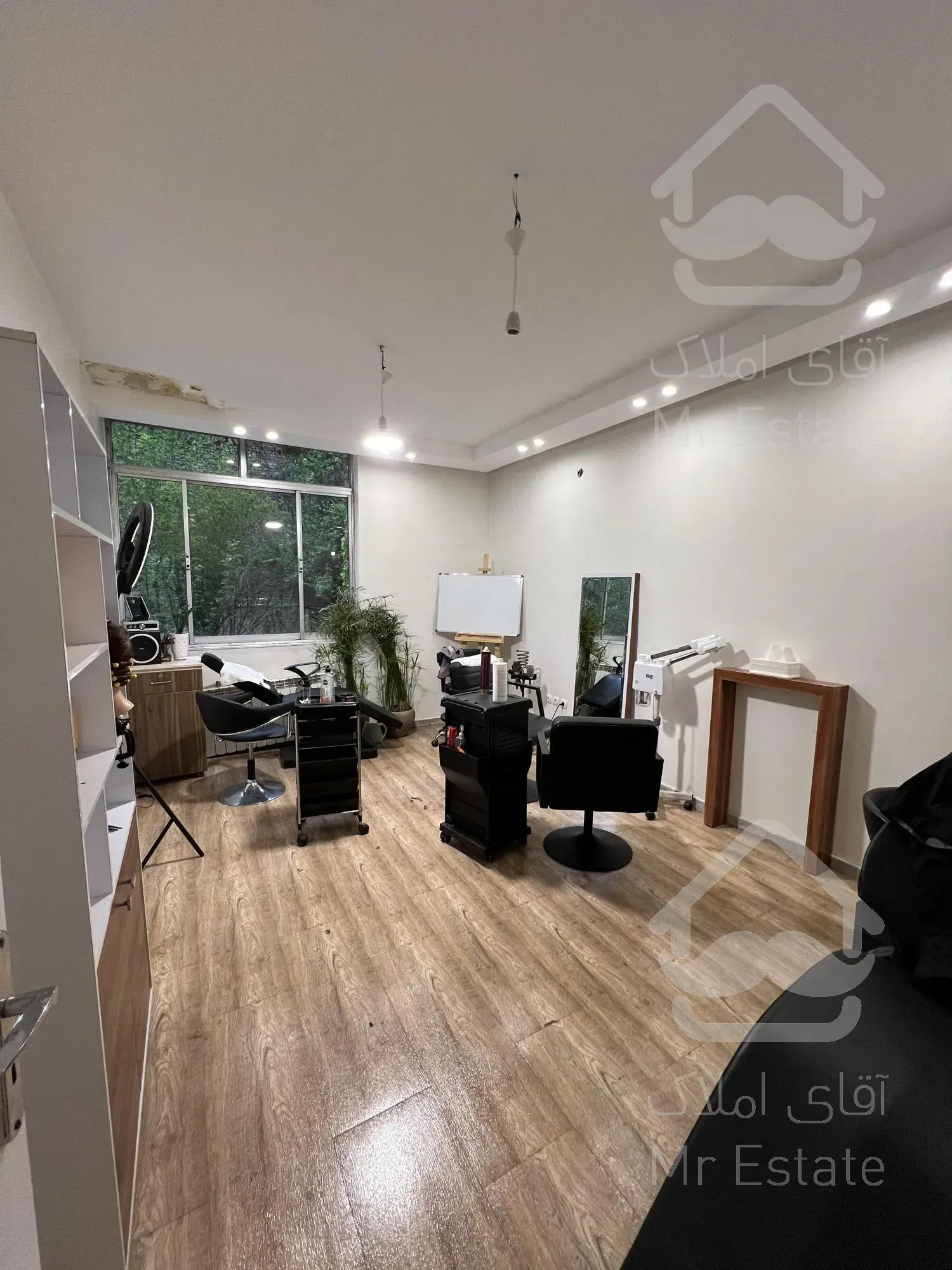 ۱۴۰ متر سه‌خواب مناسب اداری و مشاغل بدون‌تابلو