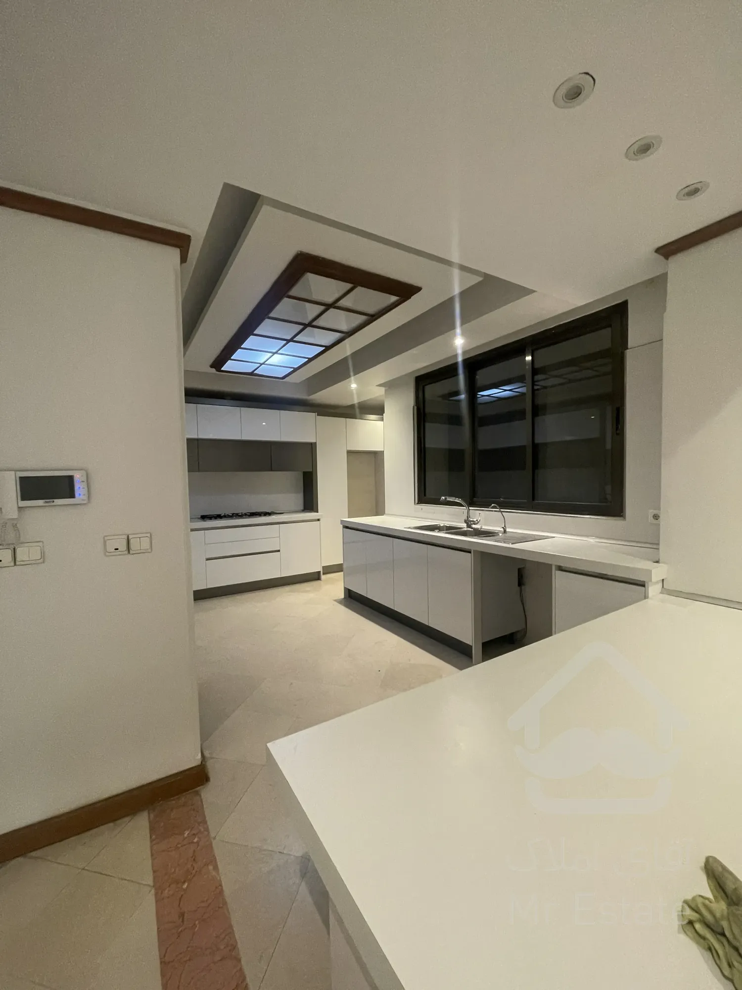 رهن و اجاره آپارتمان٢٤٠متر/فرمانيه/٢پاركينگ باكس