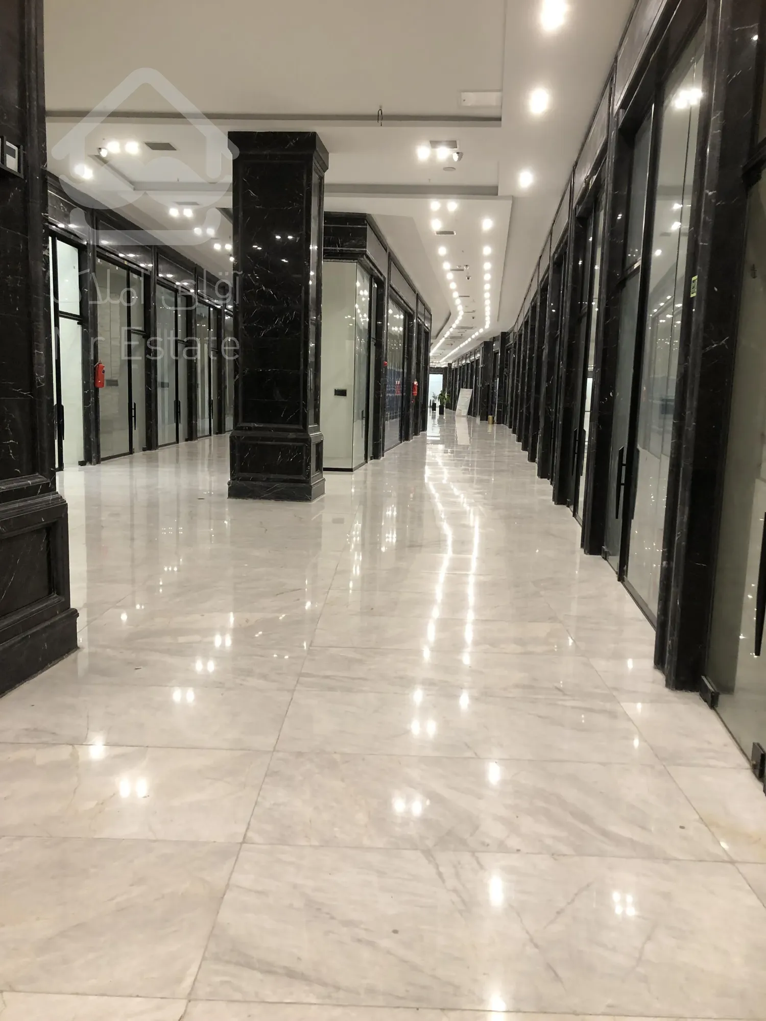 فروش مغازه لاکچری 19 متری در رونیکا مال پاسداران